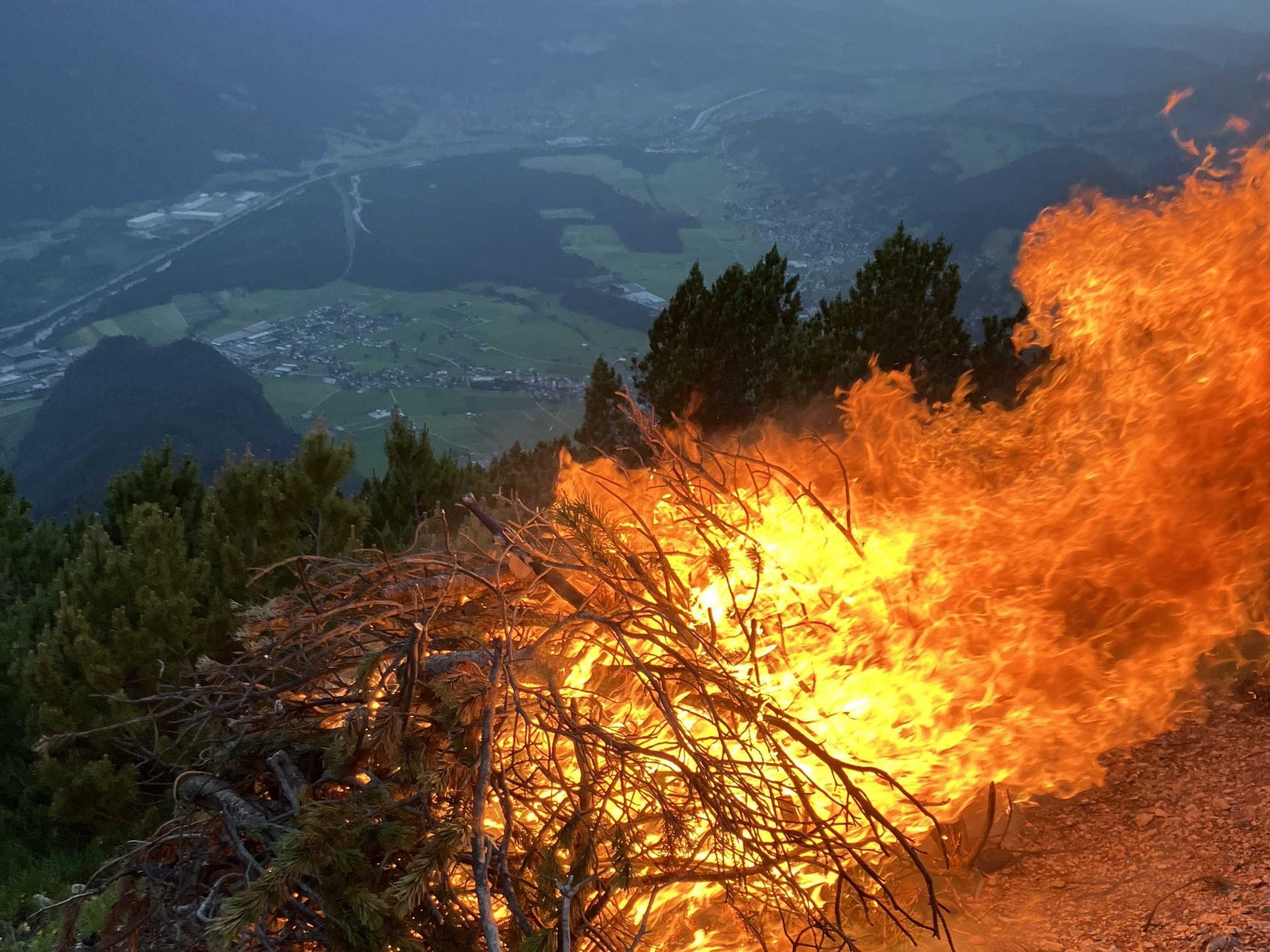 Sonnwendfeuer Hoher Fraßen. Sonnwendfeuer Hoher Fraßen.