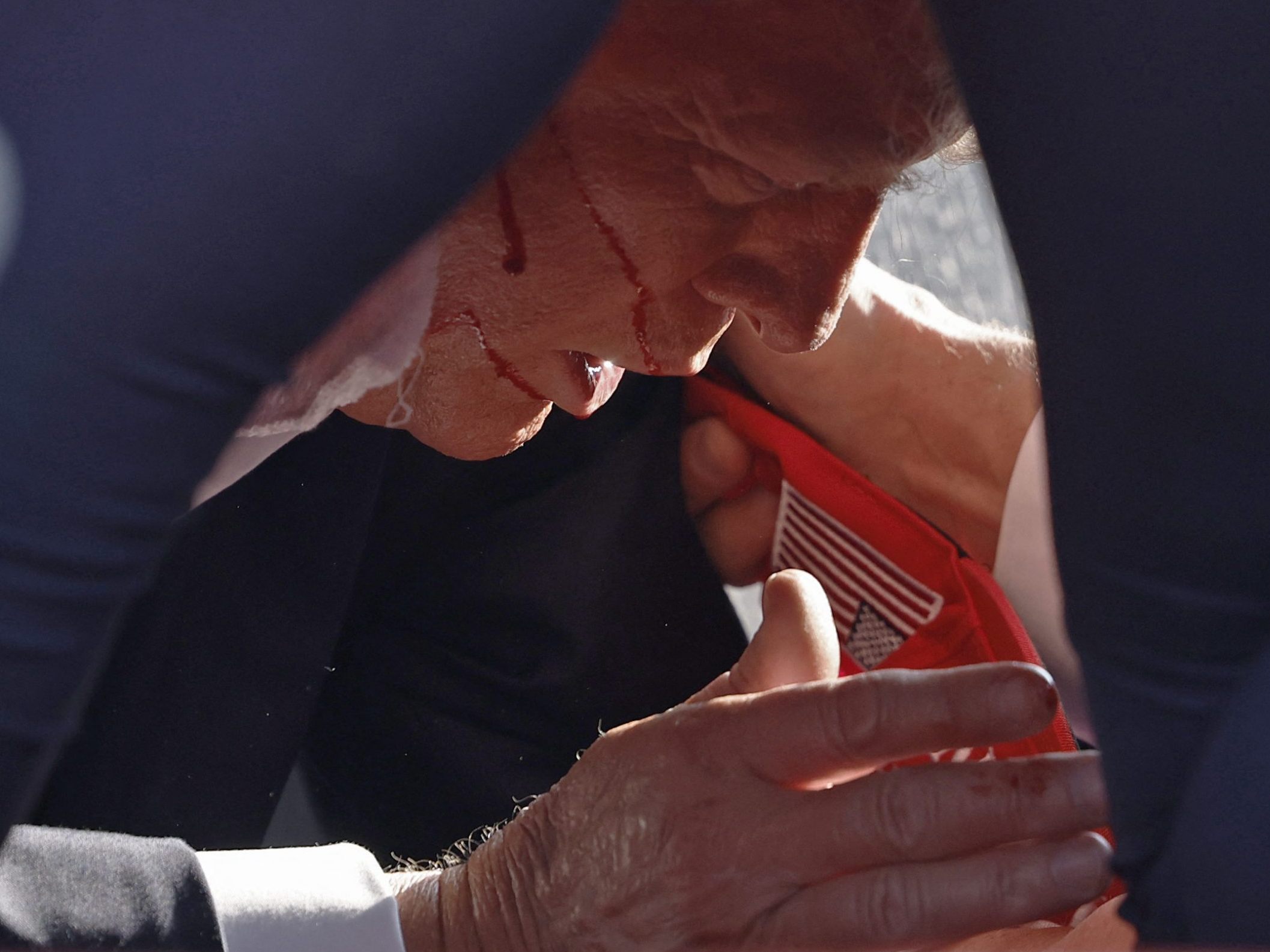 Personenschützer kippten den Ex-US-Präsidenten aus den Schuhen.