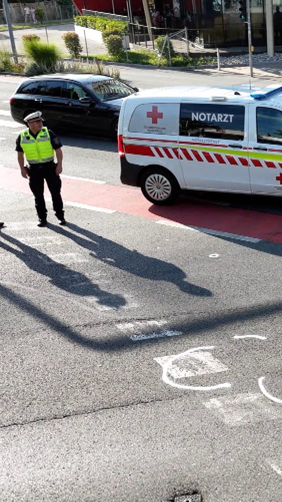 Verkehrsunfall an Kreuzung Rheinstraße und Heldendankstraße in Bregenz.