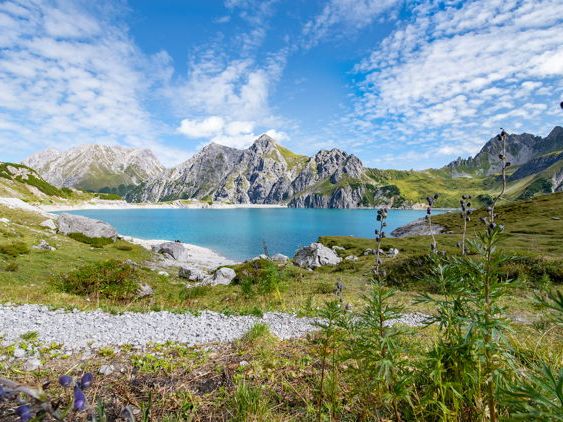 Rund um den malerischen Lünersee führt die erste von drei Energiewanderungen. Rund um den malerischen Lünersee führt die erste von drei Energiewanderungen.