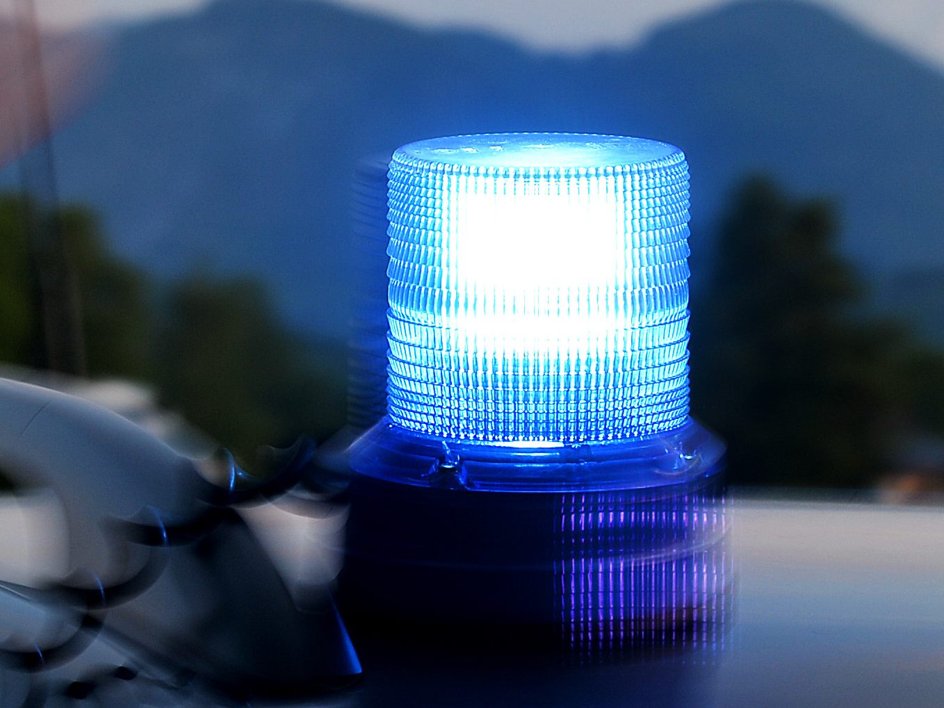 Ein vierjähriges Kind stürzte am Freitag aus einem Fenster in Frankreich.