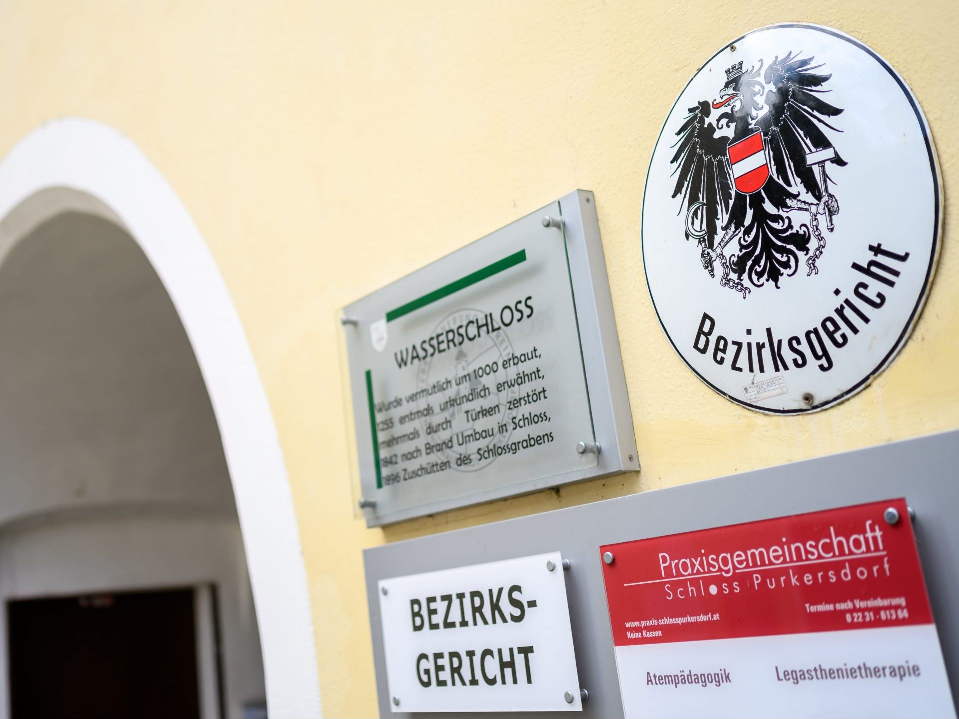 Am Bezirksgericht Purkersdorf fand der Prozesses gegen FPÖ-Generalsekretär Hafenecker statt. Am Bezirksgericht Purkersdorf fand der Prozesses gegen FPÖ-Generalsekretär Hafenecker statt.