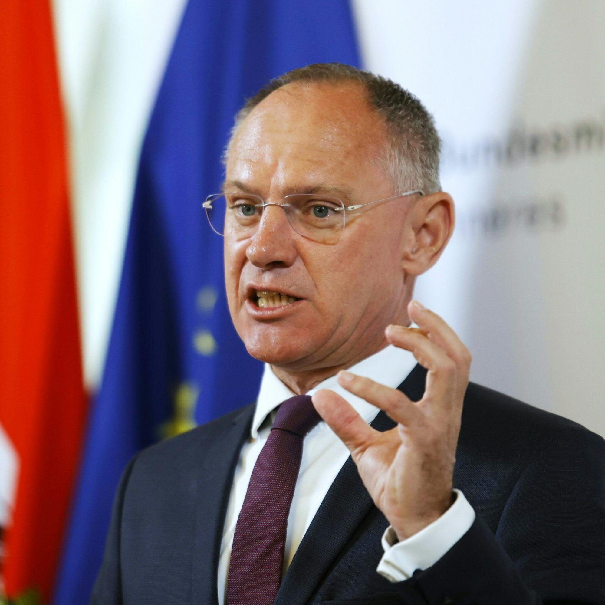 Innenminister Karner lobt die Arbeit der Task Force Sozialleistungsbetrug.