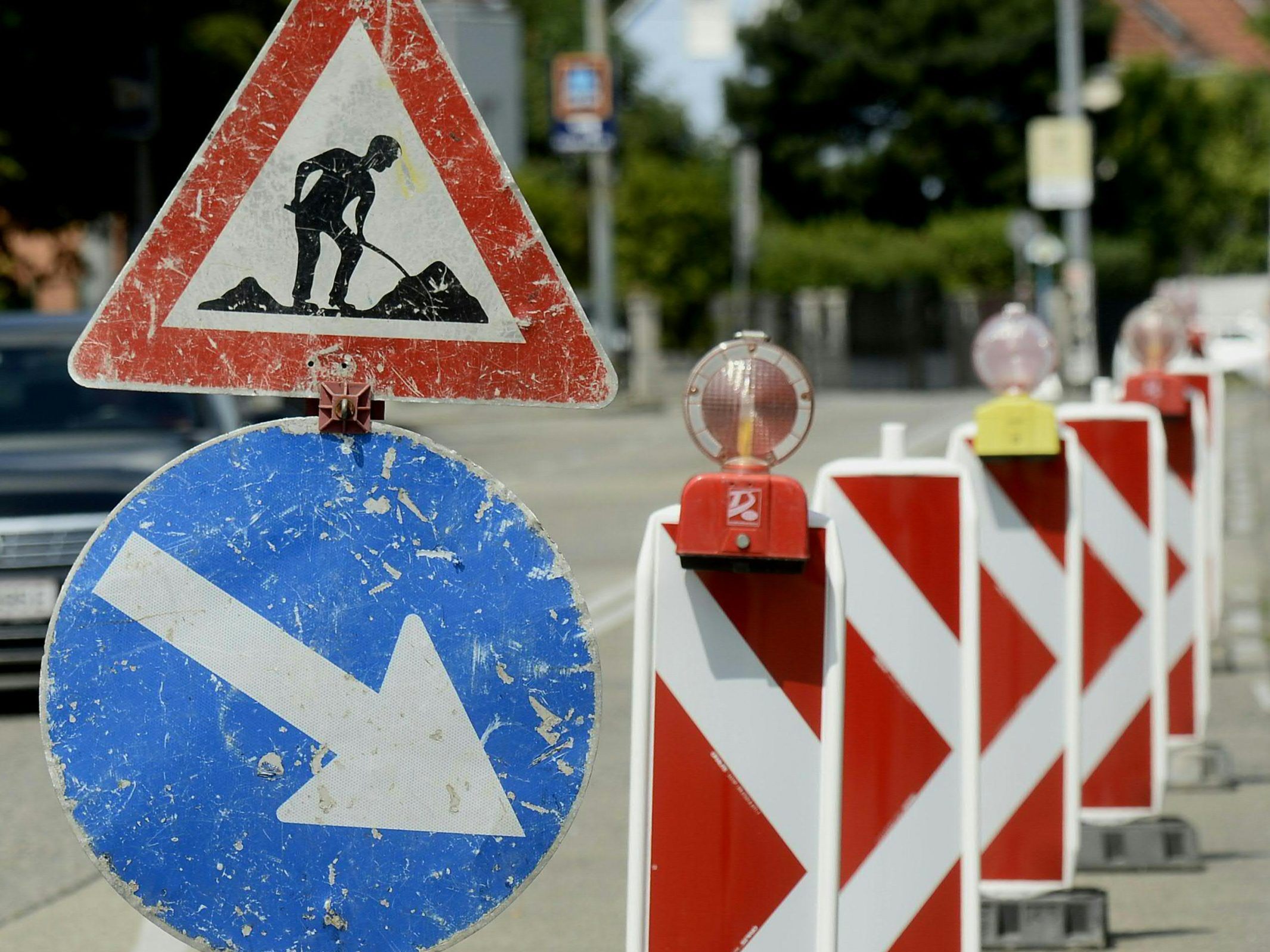 Autofahrer müssen lange Zeitverluste einplanen. Autofahrer müssen lange Zeitverluste einplanen.