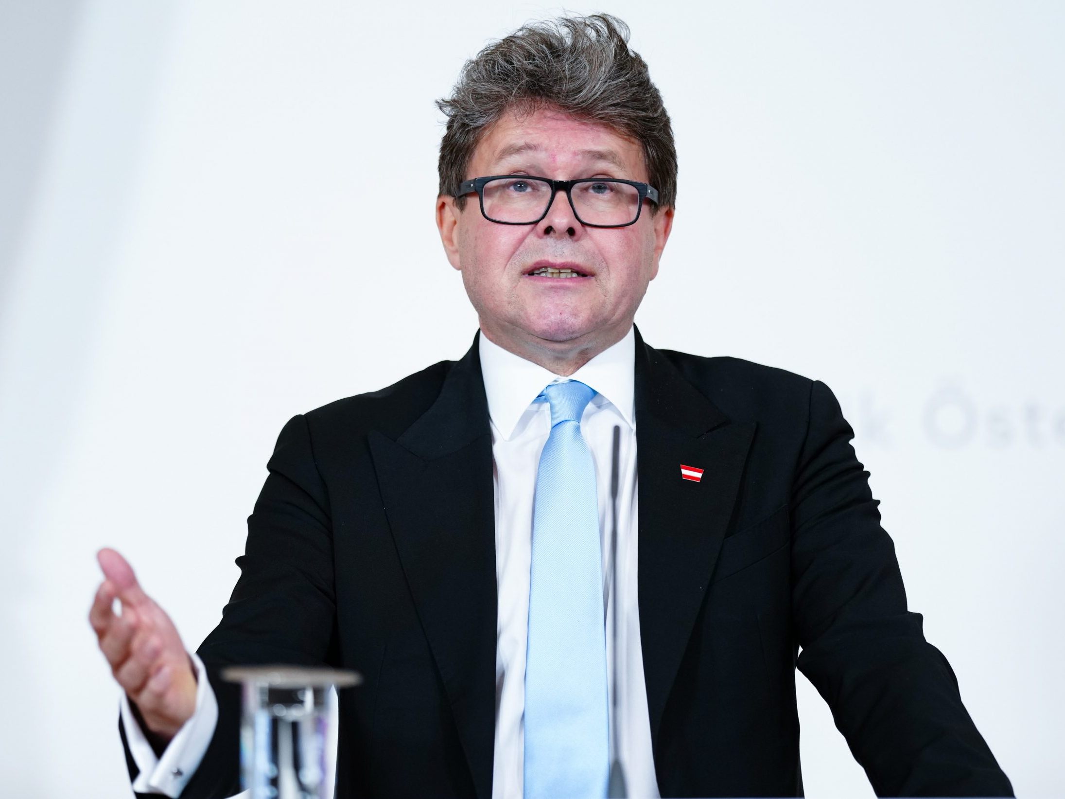 Seit einigen Wochen testen Mitarbeiter im Bildungsministerium die Anwendung von KI in ihrem Arbeitsalltag.