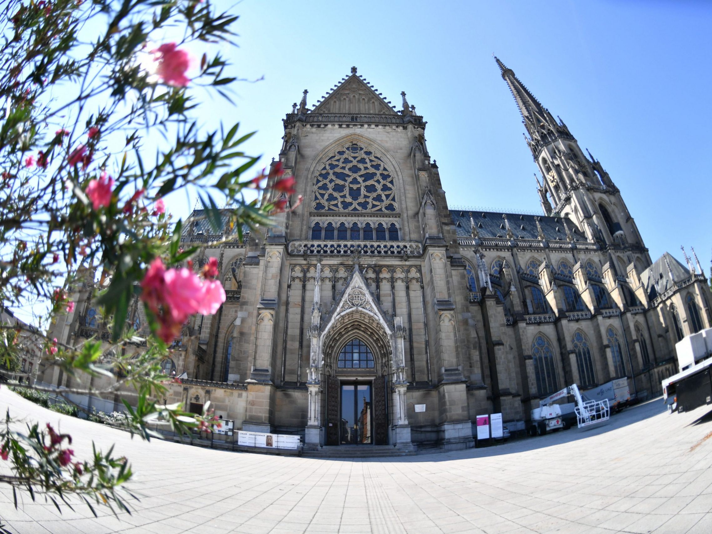 Im Linzer Mariendom kam es zu einem Vandalismusakt an einer Statue. Im Linzer Mariendom kam es zu einem Vandalismusakt an einer Statue.
