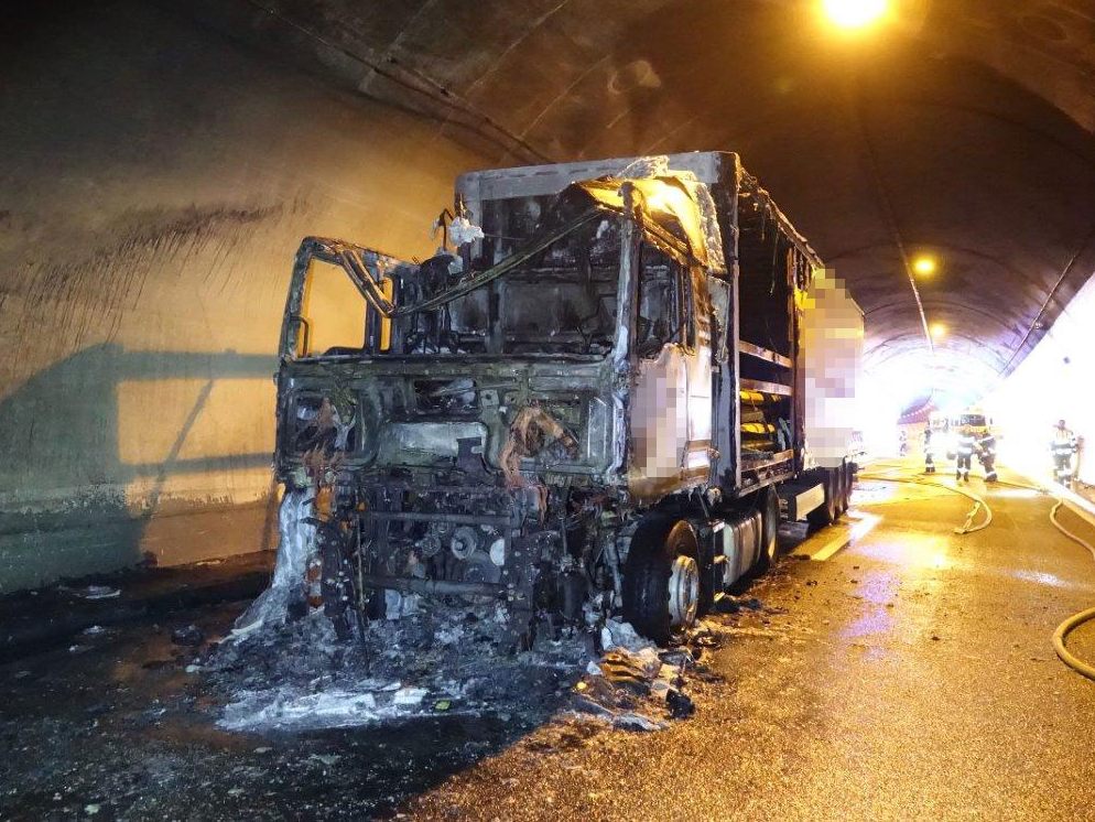 Im Tunnel Semmering geriet ein Lkw in Brand, was zur Sperre führte.