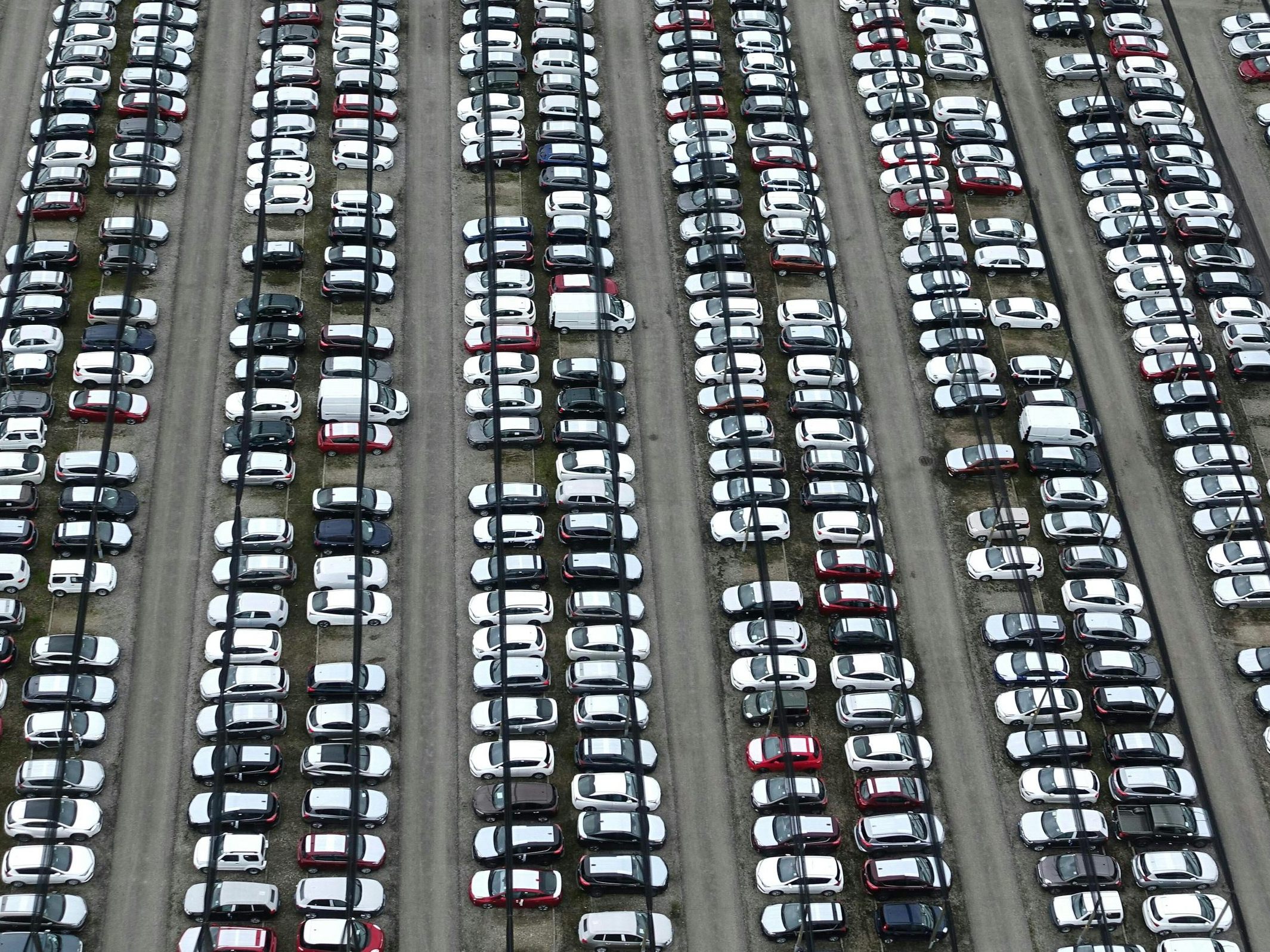 Die Pkw-Neuzulassungen sind im 1. Halbjahr gestiegen. Die Pkw-Neuzulassungen sind im 1. Halbjahr gestiegen.