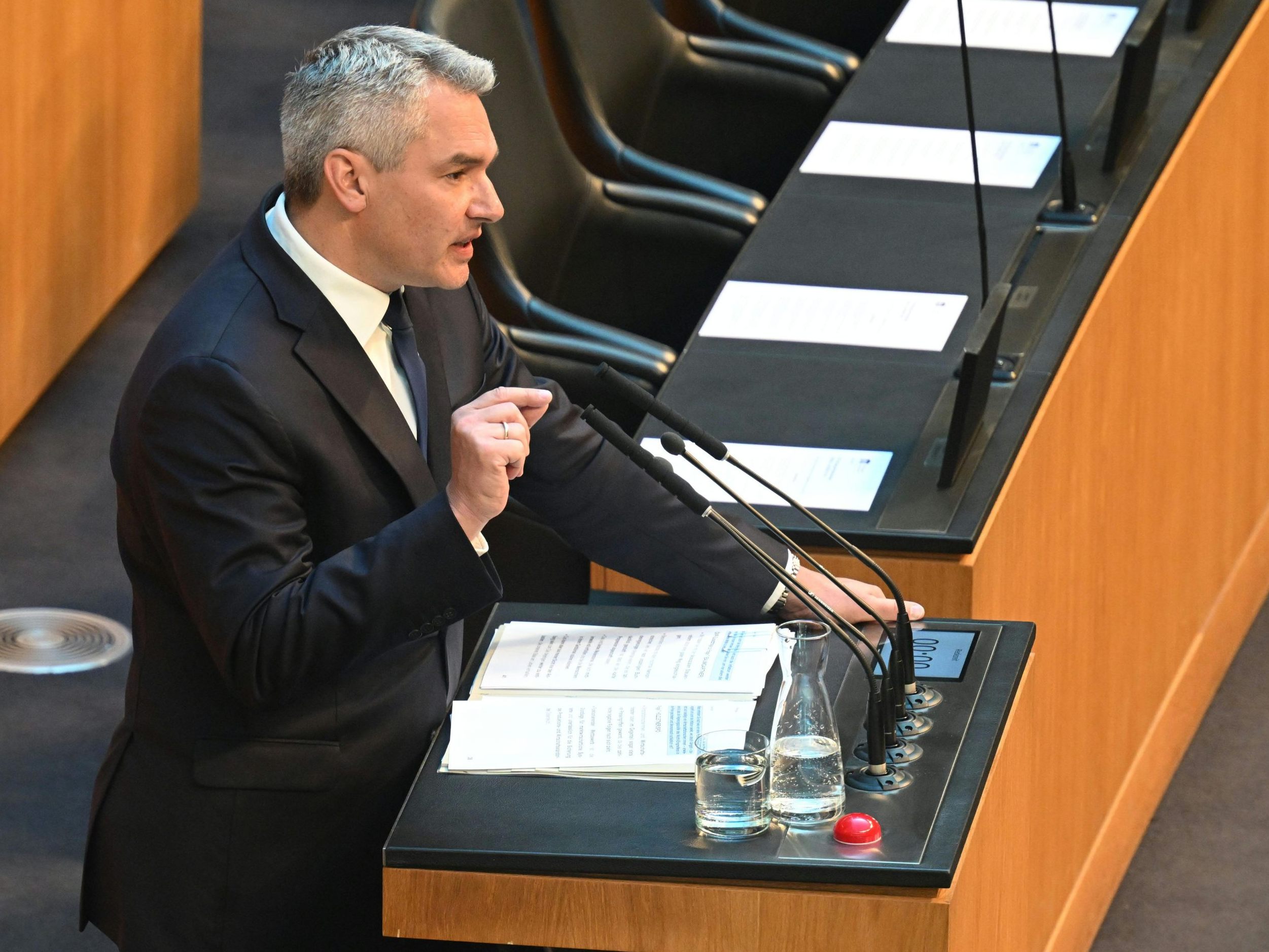 Nehammer stellte sich zu Beginn der letzten Plenarsitzung vor dem Sommer den Fragen der Abgeordneten.