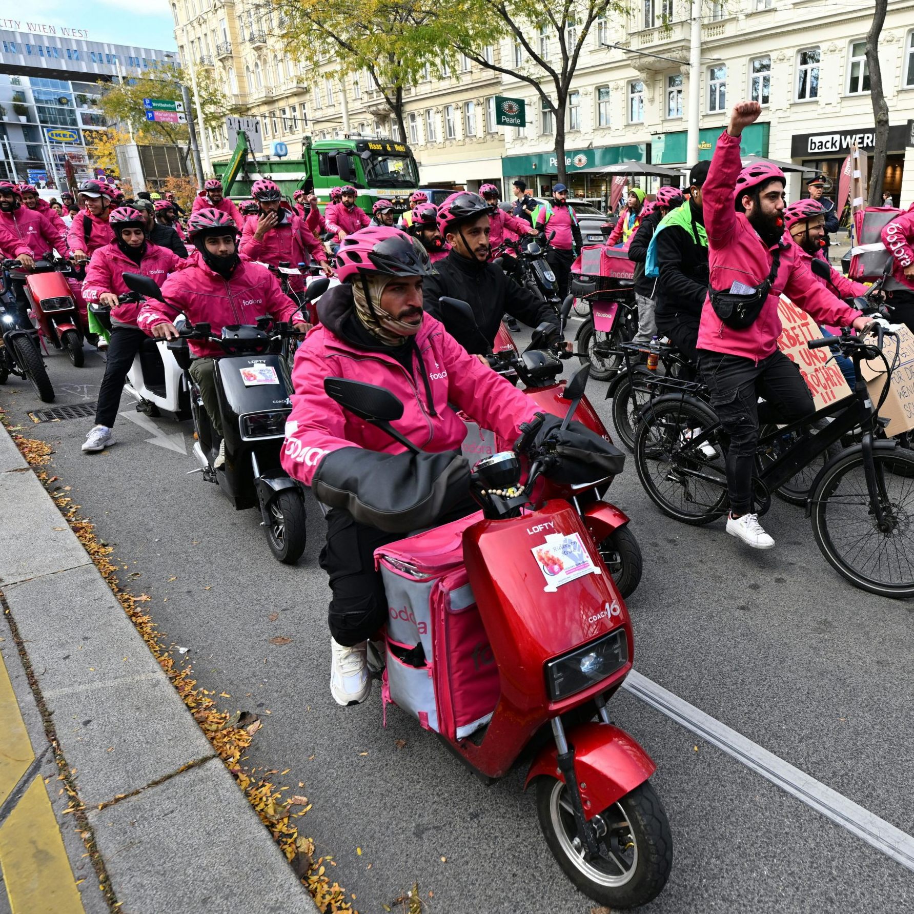Nach den Protesten zahl Foodora den Fahrradboten mehr Geld.