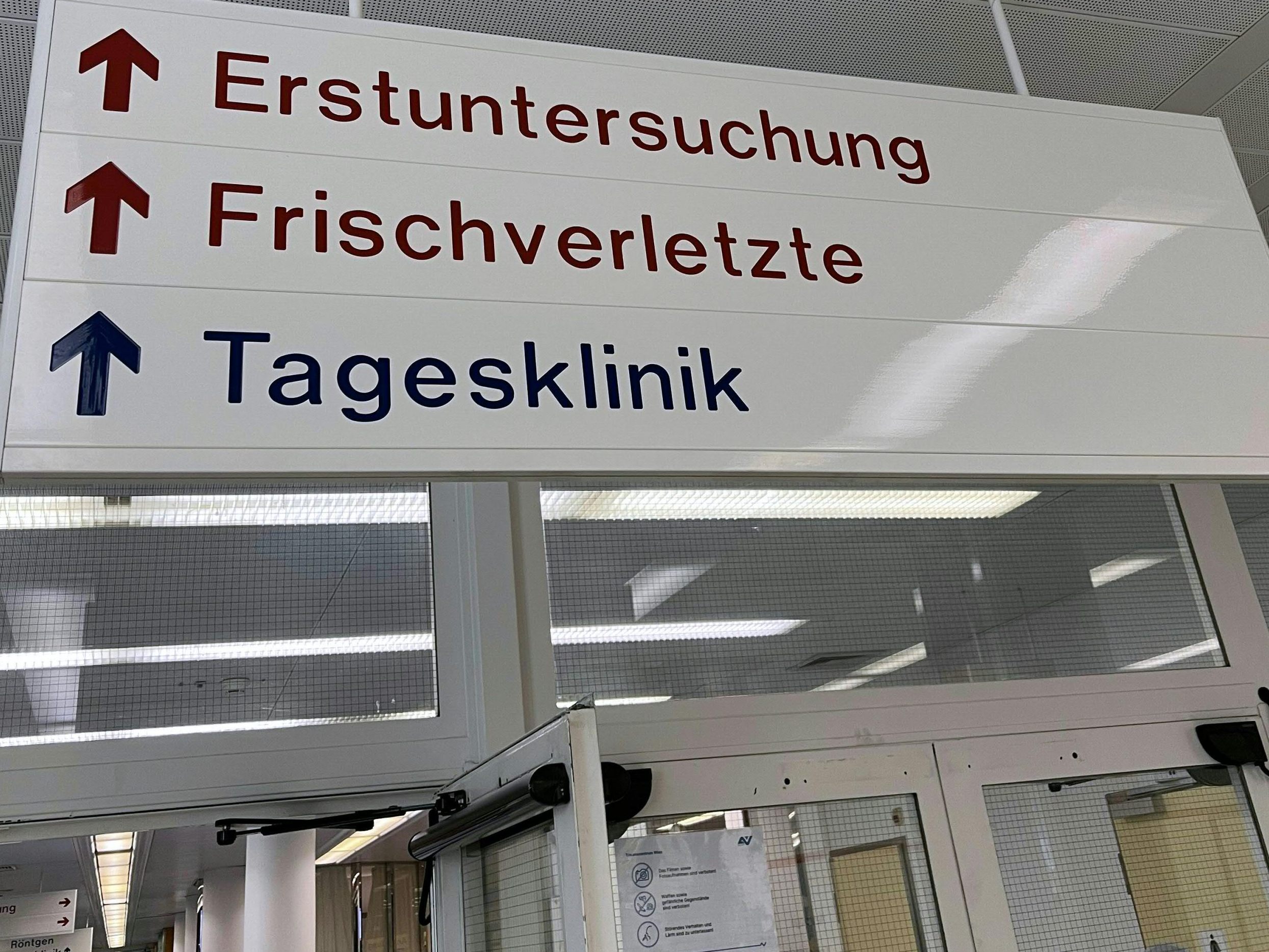 Ursprünglich war die tagesklinische Erhaltung des Betriebs am Standort Wien-Brigittenau aufgrund der feuerpolizeilichen Vorschriften keine Option. Ursprünglich war die tagesklinische Erhaltung des Betriebs am Standort Wien-Brigittenau aufgrund der feuerpolizeilichen Vorschriften keine Option.