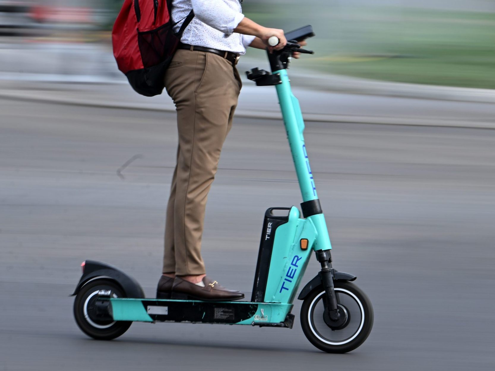 Ein E-Scooter-Fahrer wurde von der Polizei gestoppt.