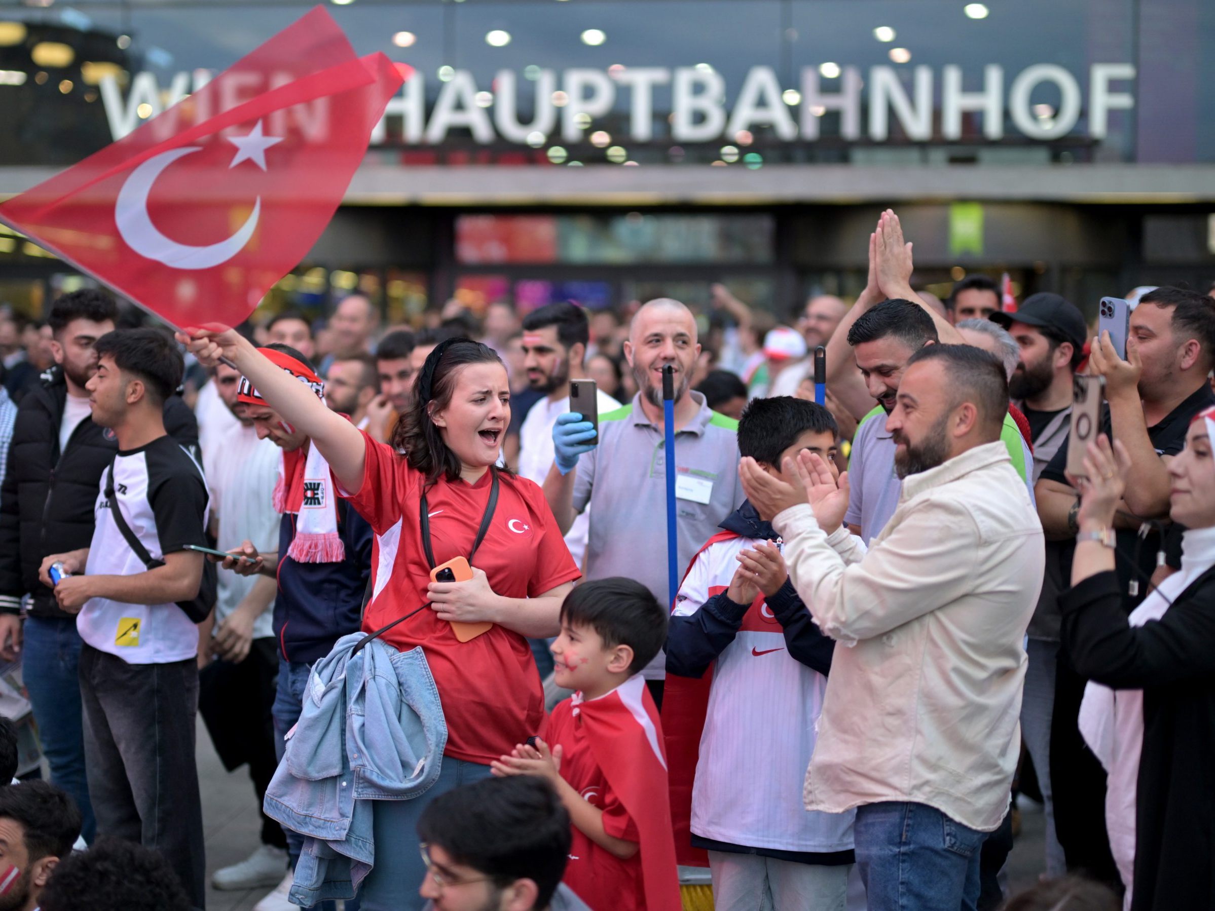 Am Wiener Hauptbahnhof bleibt die Fanzone am Samstag geschlossen.