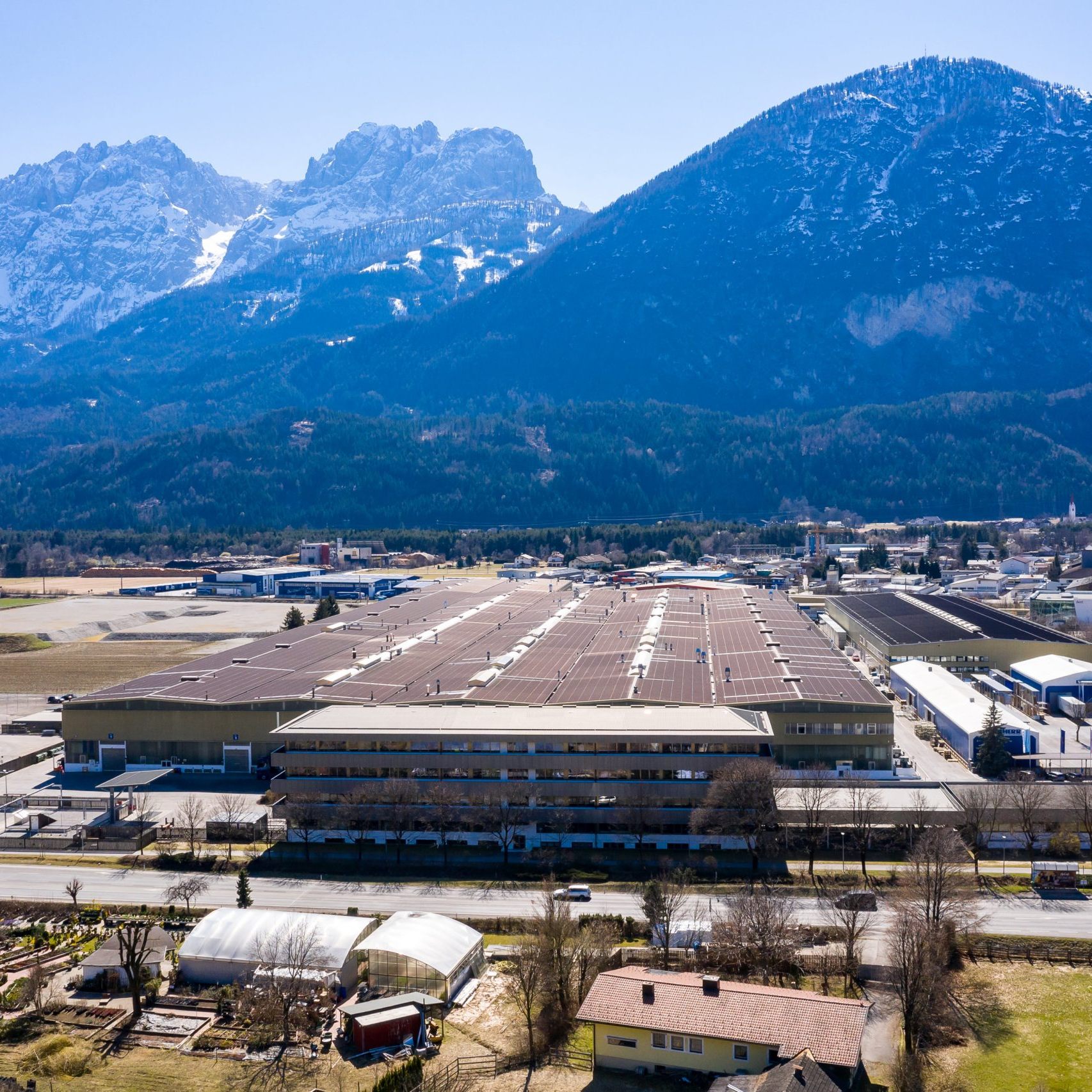 In Lienz gibt es mehr als 1.000 Liebherr-Mitarbeiter.