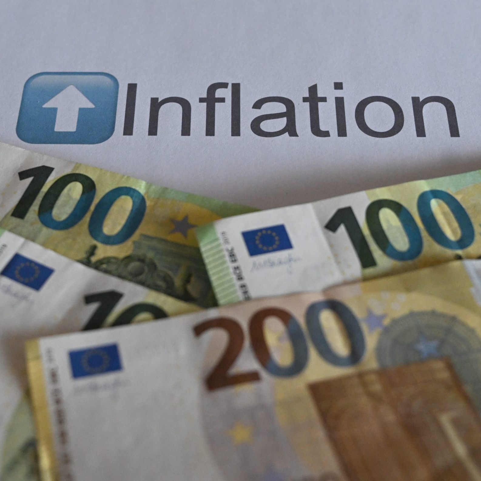 Die Inflation in Österreich sinkt laut Wifo erst Mitte 2026 auf 2 Prozent.