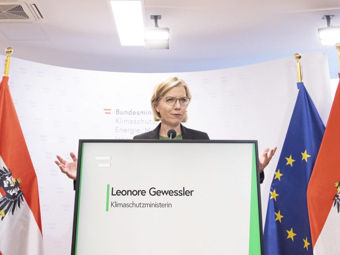 Gewessler lässt den Gasvertrag mit Gazprom von einer Kommission prüfen.