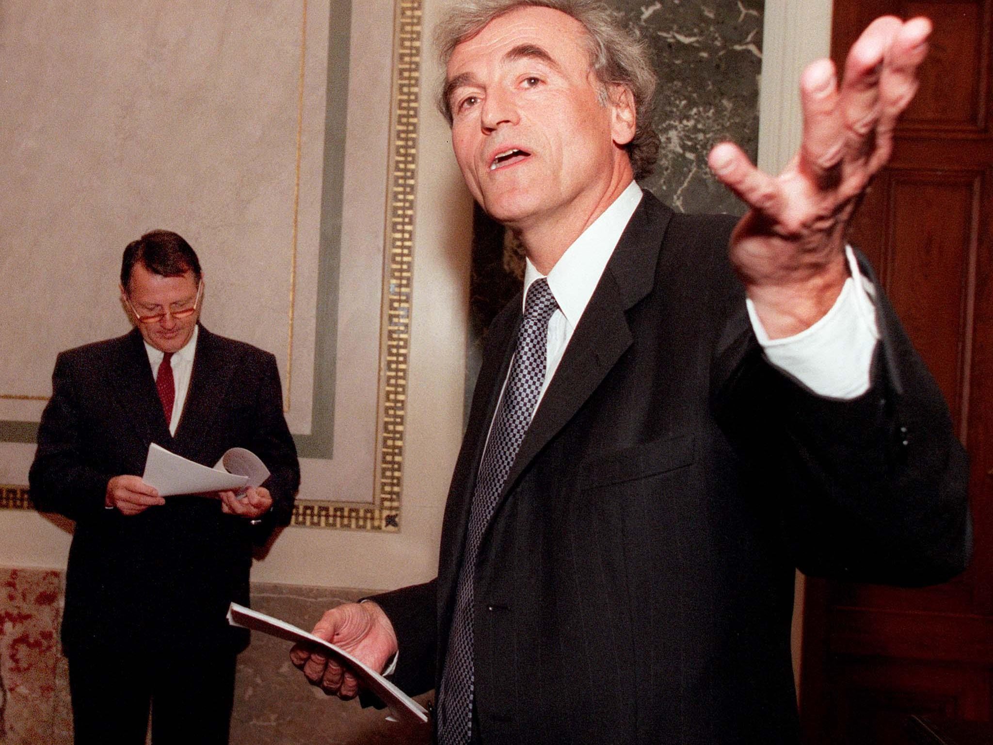 Arnold Schmidt (rechts) im Jahr 1997.