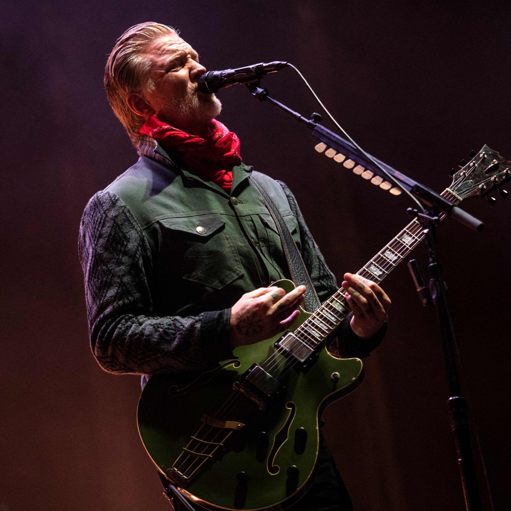 Queens of the Stone Age-Frontmann Josh Homme muss notoperiert werden.