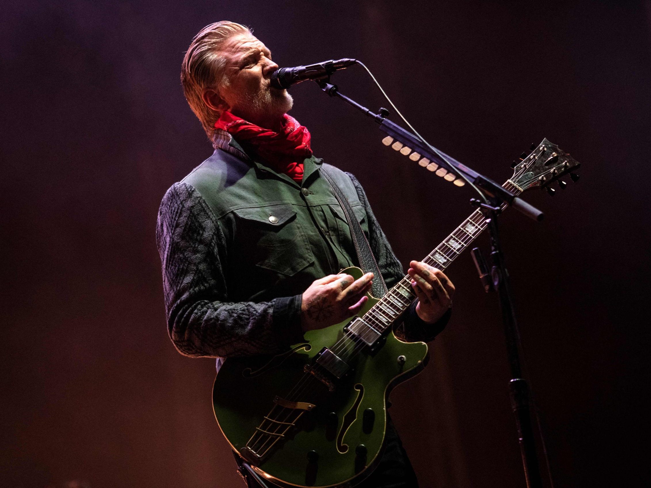 Queens of the Stone Age-Frontmann Josh Homme muss notoperiert werden.