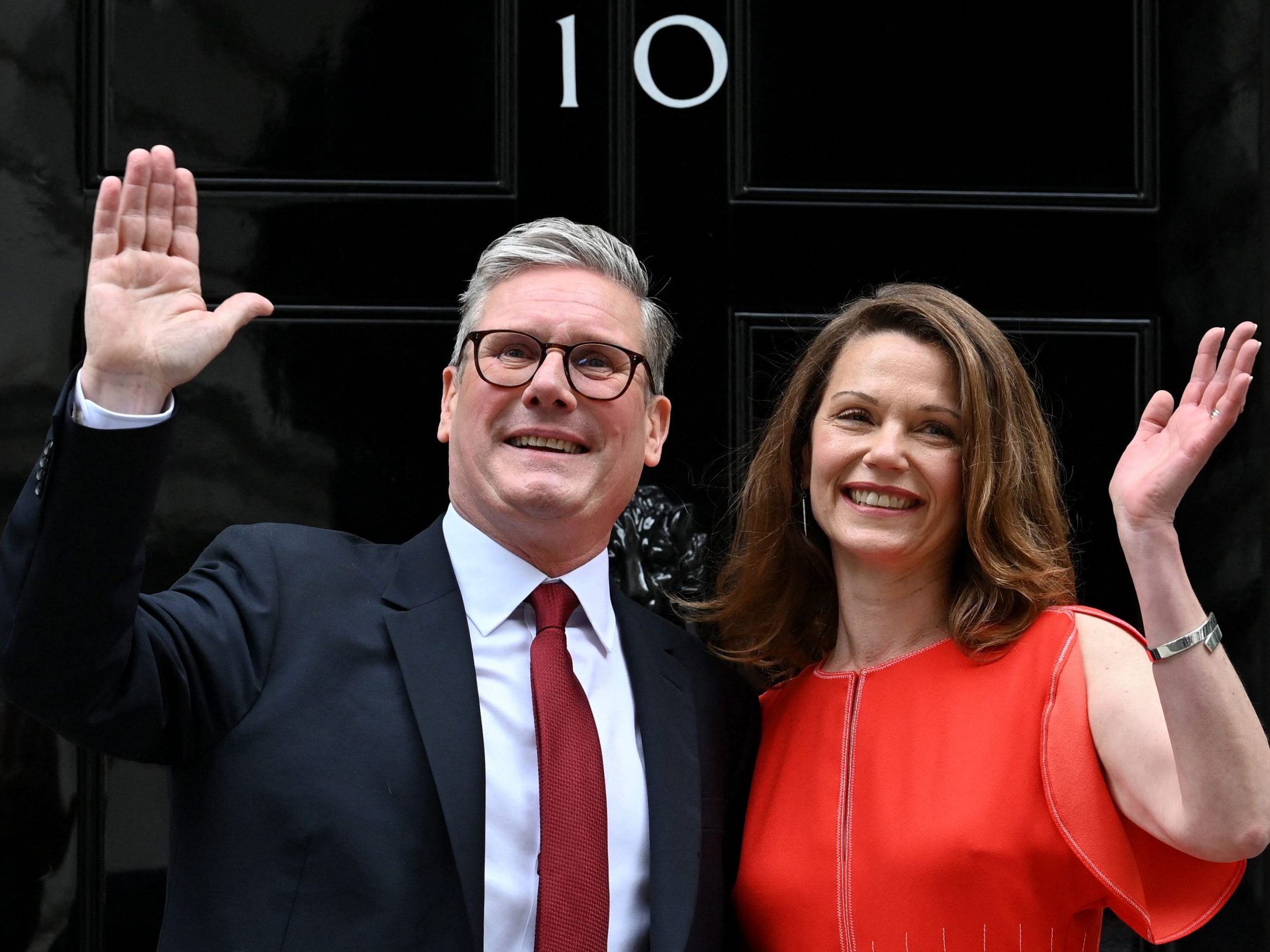 Labour-Chef Starmer vom König mit Regierungsbildung beauftragt