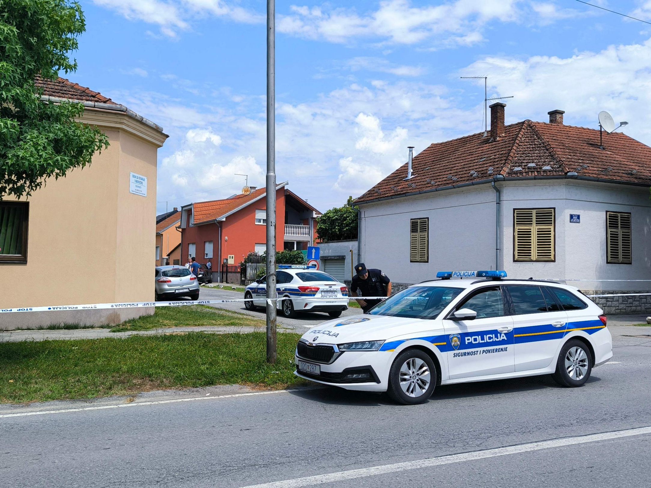 Ein Mann tötete in Kroatien mehrere Menschen in einem Altenheim. Ein Mann tötete in Kroatien mehrere Menschen in einem Altenheim.