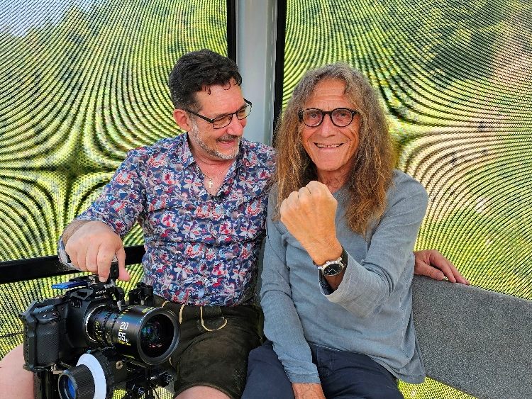 Mit vielen positiven Ideen für die Zukunft, aber auch durchsetzungsstark präsentiert sich Bernhard Amann (re) in der Fernsehgondel am Muttersberg bei Andreas Seeburger. (li)