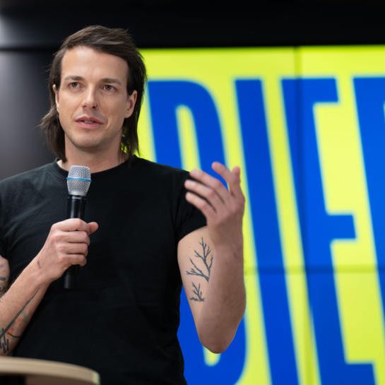 Dominik Wlazny will mit seiner Partei in den Nationalrat.