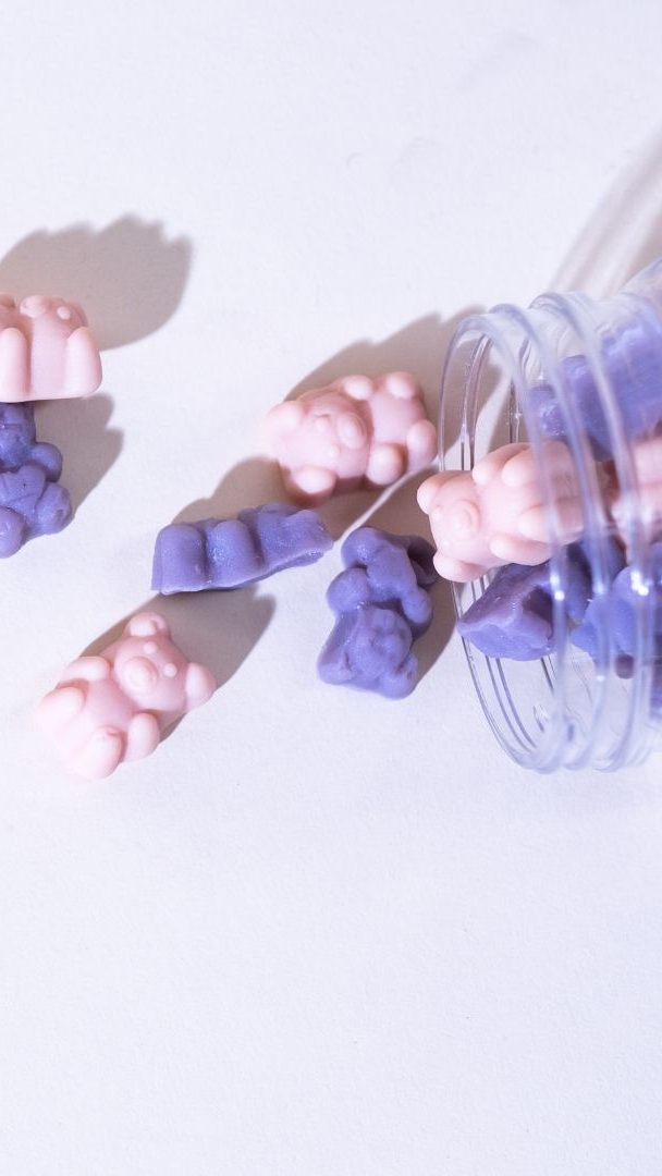 Der VKI warnt vor Nahrungsergänzungsmitteln für Kinder - häufig sind diese überdosiert.