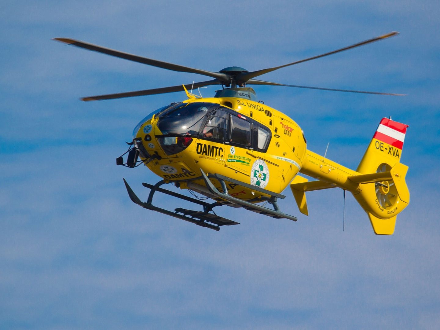 Der Notarzthubschrauber brachte den verletzten Wanderer ins LKH Bludenz. (Symbolbild) Der Notarzthubschrauber brachte den verletzten Wanderer ins LKH Bludenz. (Symbolbild)