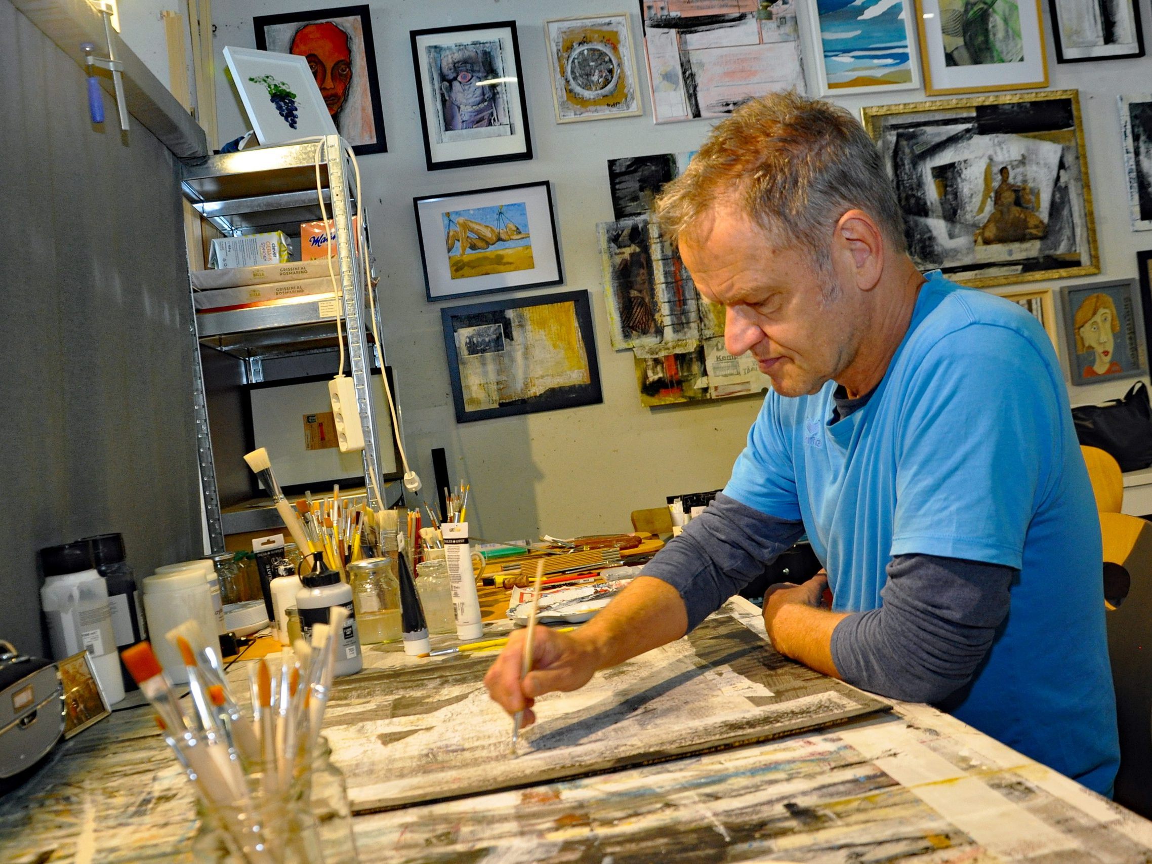 Stefan Schlenker ließ sich in seinem Atelier in der CampusVäre beim Malen über die Schulter schauen.
