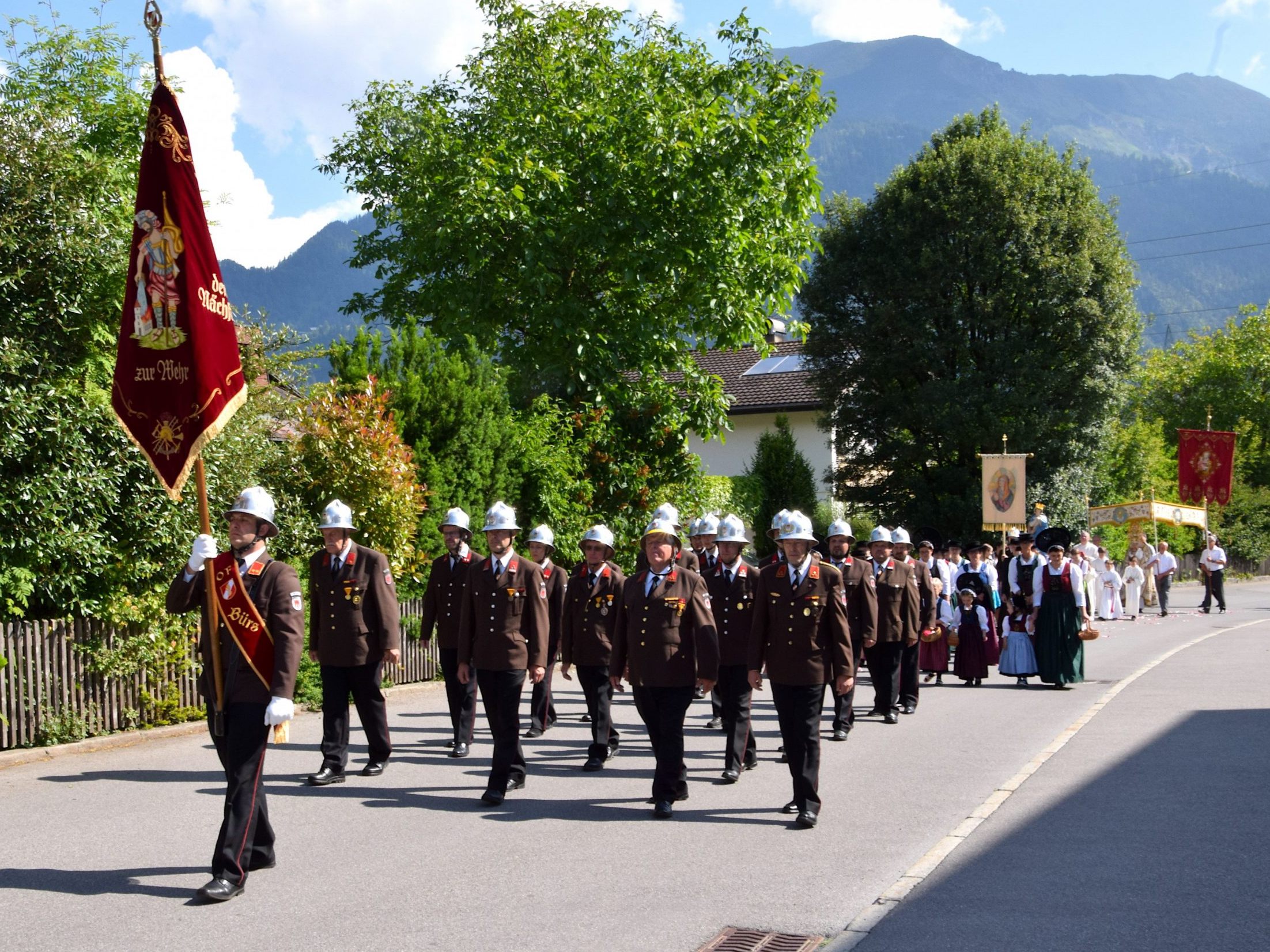 Die Feuerwehr Bürs anlässlich der letztjährigen Fronleichnamsprozession der Pfarre Bürs St. Martin.