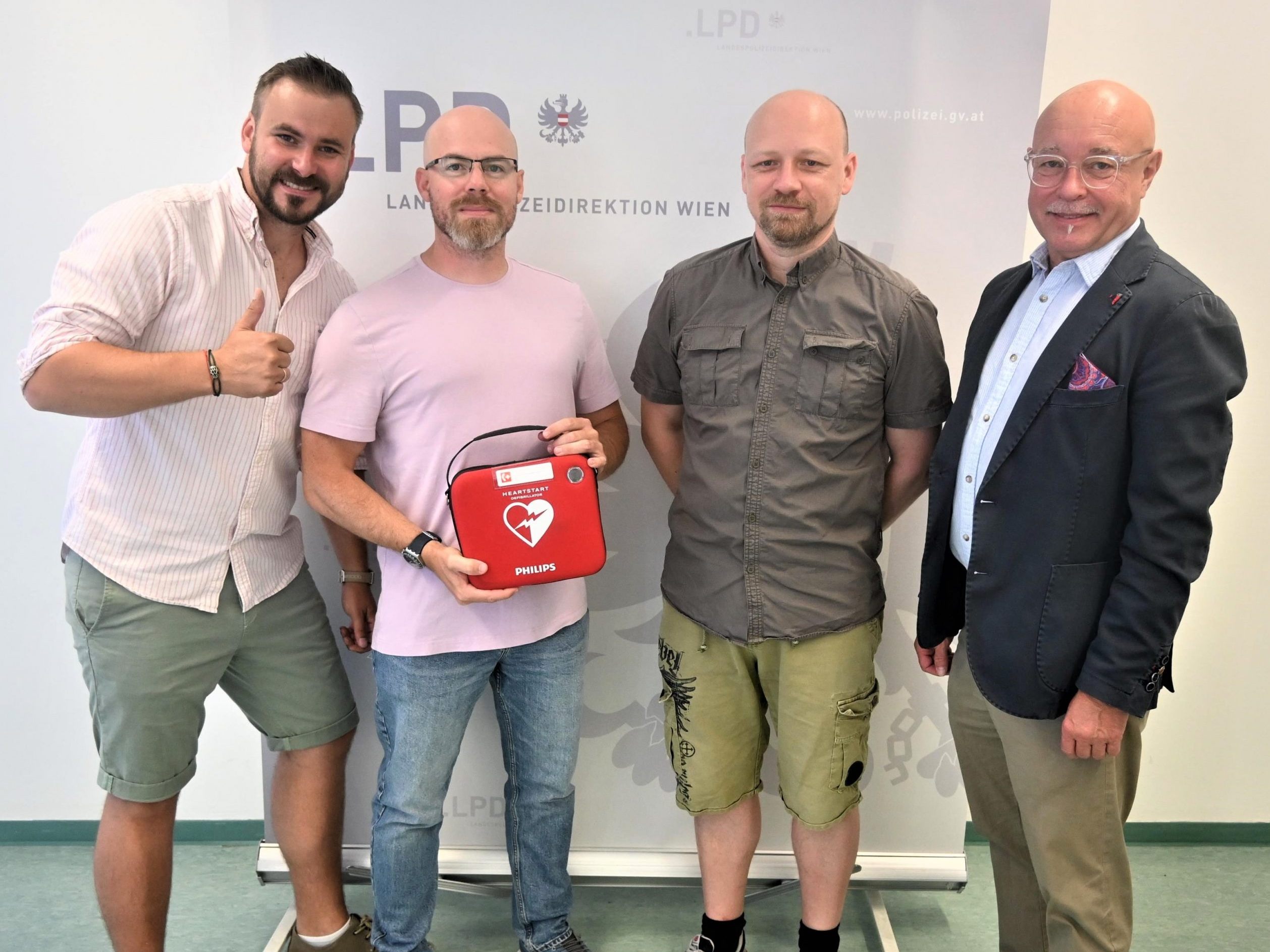 Dem Mann konnte das Leben gerettet werden. Dem Mann konnte das Leben gerettet werden.