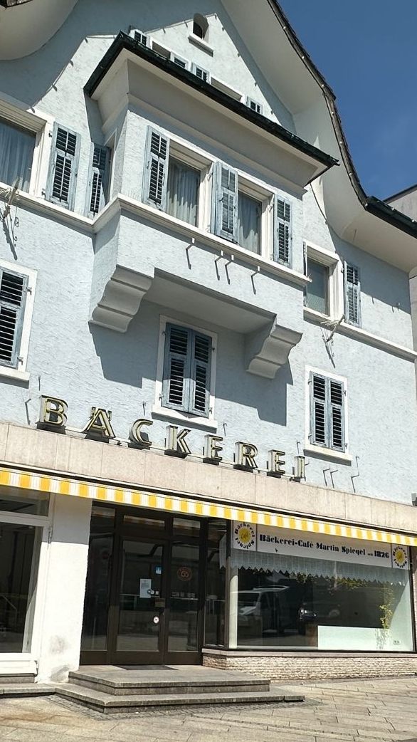 Ein Dornbirner Bäckermeister verabschiedete sich von seinen Kunden.