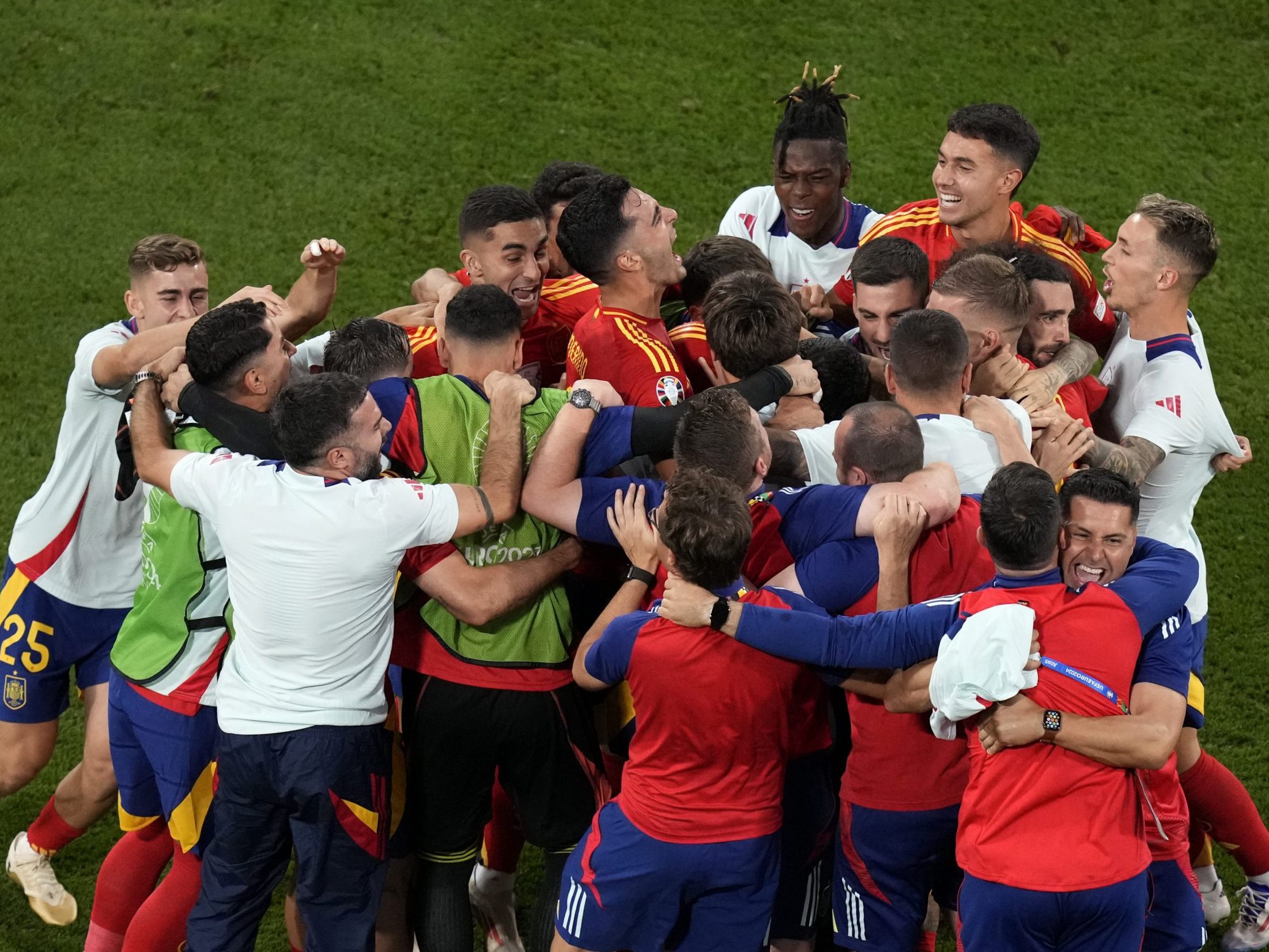 Spanien ist als erstes Team ins EM-Finale eingezogen. Spanien ist als erstes Team ins EM-Finale eingezogen.