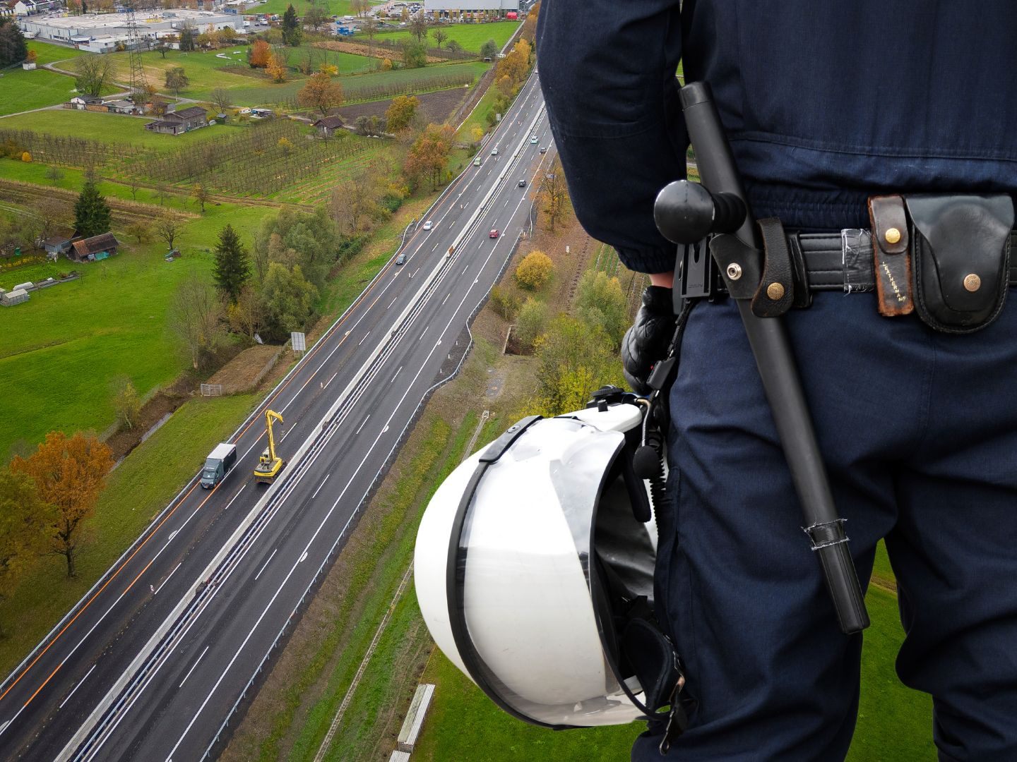 Nach einem Unfall auf der A14 sucht die Polizei nach einem der Beteiligten. Nach einem Unfall auf der A14 sucht die Polizei nach einem der Beteiligten.