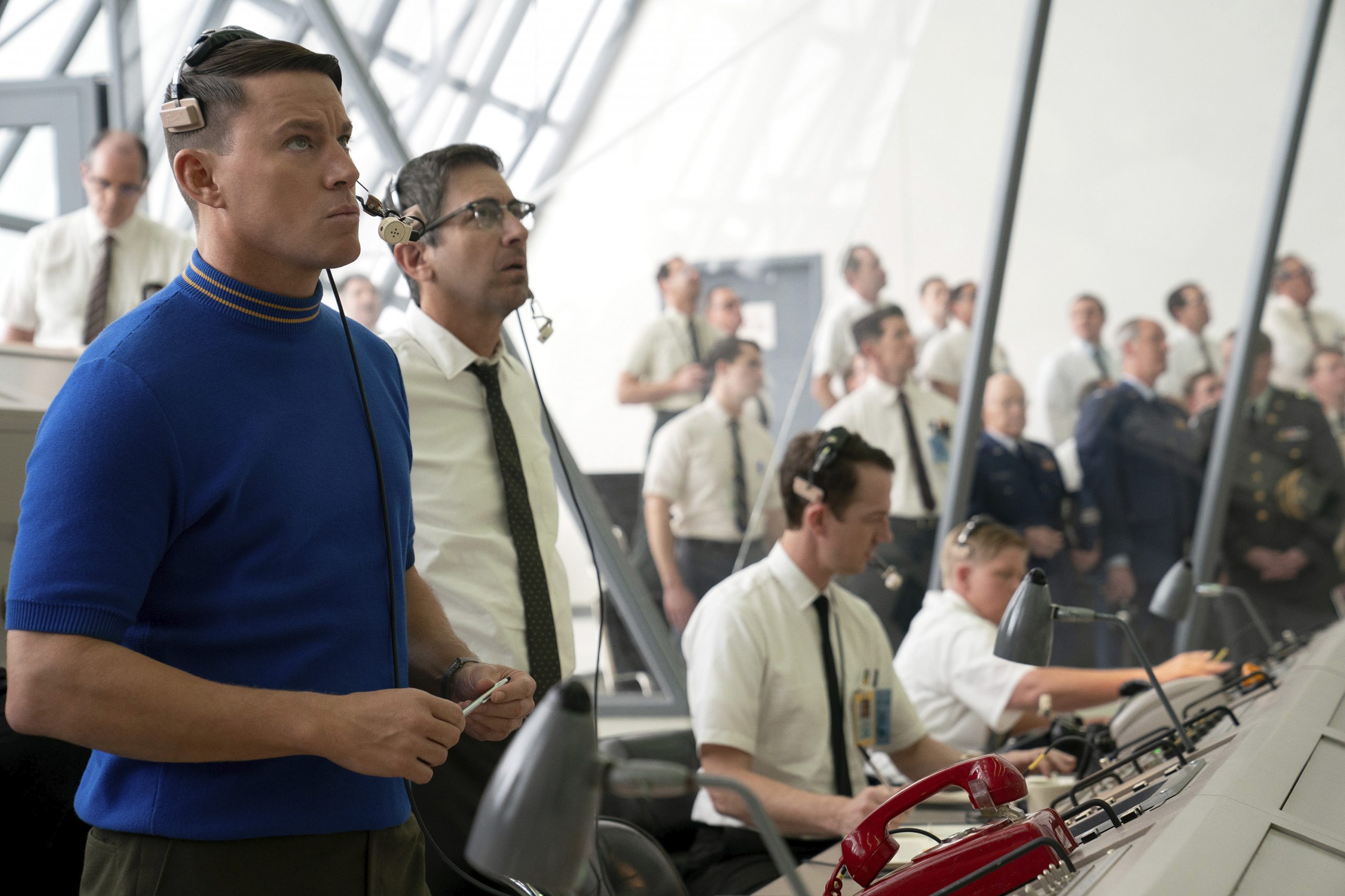 Die romantische Komödie "Fly me to the Moon" mit Scarlett Johansson und Channing Tatum spielt raffiniert mit einer Verschwörungstheorie. Die romantische Komödie "Fly me to the Moon" mit Scarlett Johansson und Channing Tatum spielt raffiniert mit einer Verschwörungstheorie.