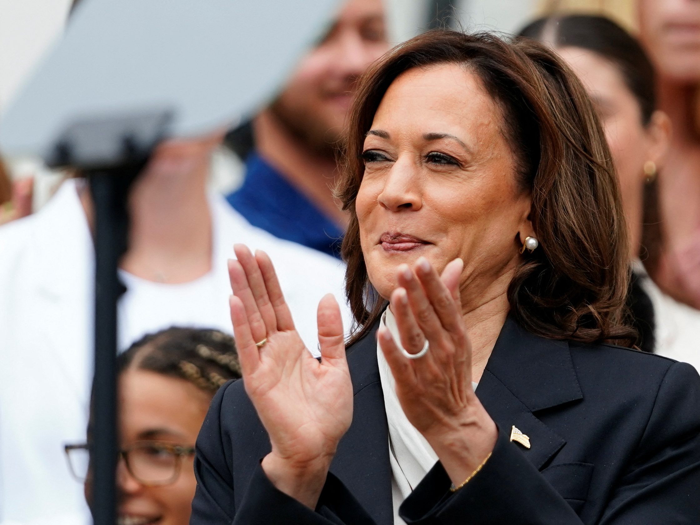 Kamala Harris lobt den noch amtierenden US-Präsidenten Kamala Harris.