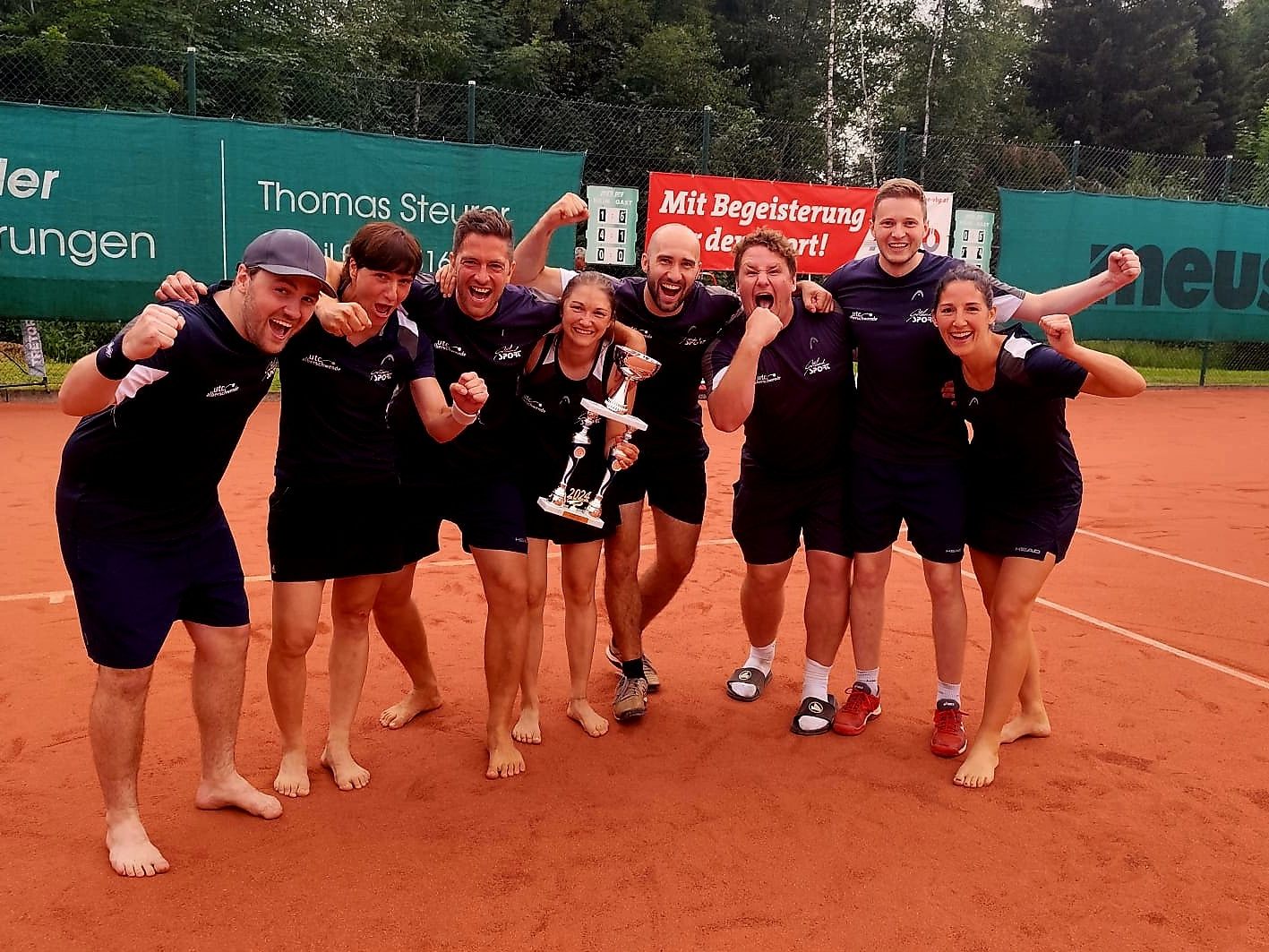 Das Tennisteam vom UTC Alberschwende ist Wälder Meister.