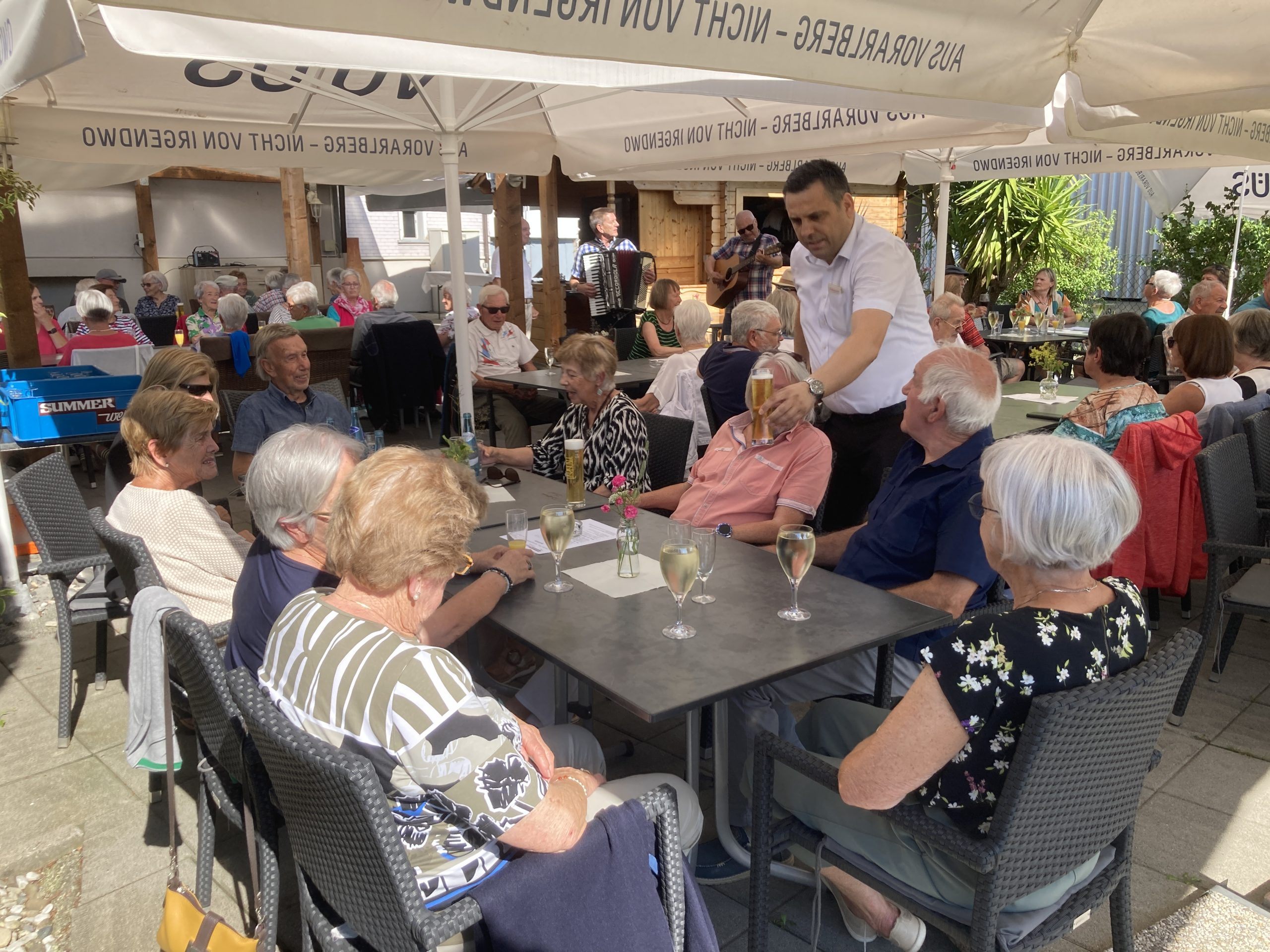 Sommergartenfest im Garten der Pizzeria Romana.