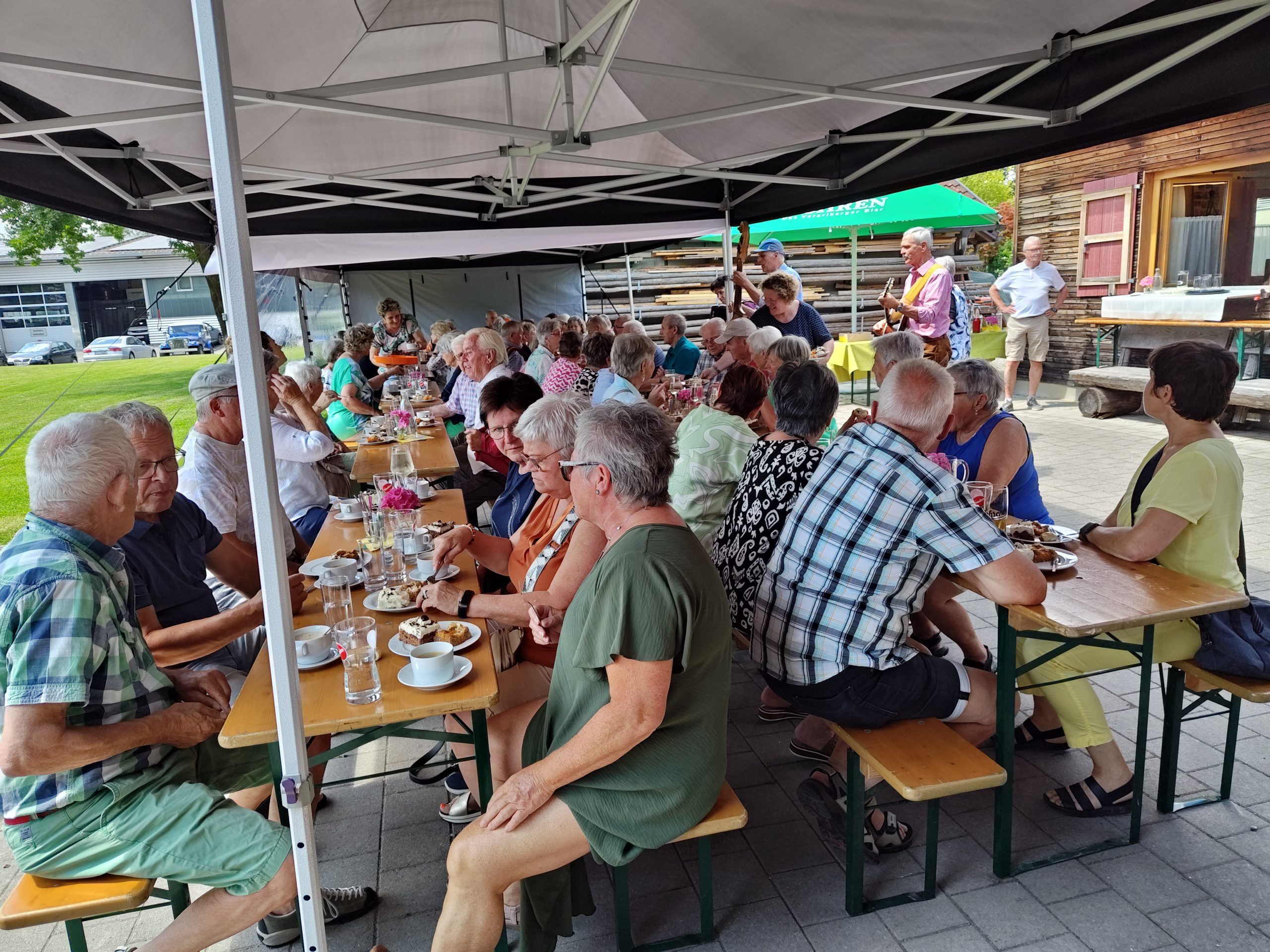 Das Trio "Kummablick" sorgte bei den Gästen für beste Stimmung. Das Trio "Kummablick" sorgte bei den Gästen für beste Stimmung.