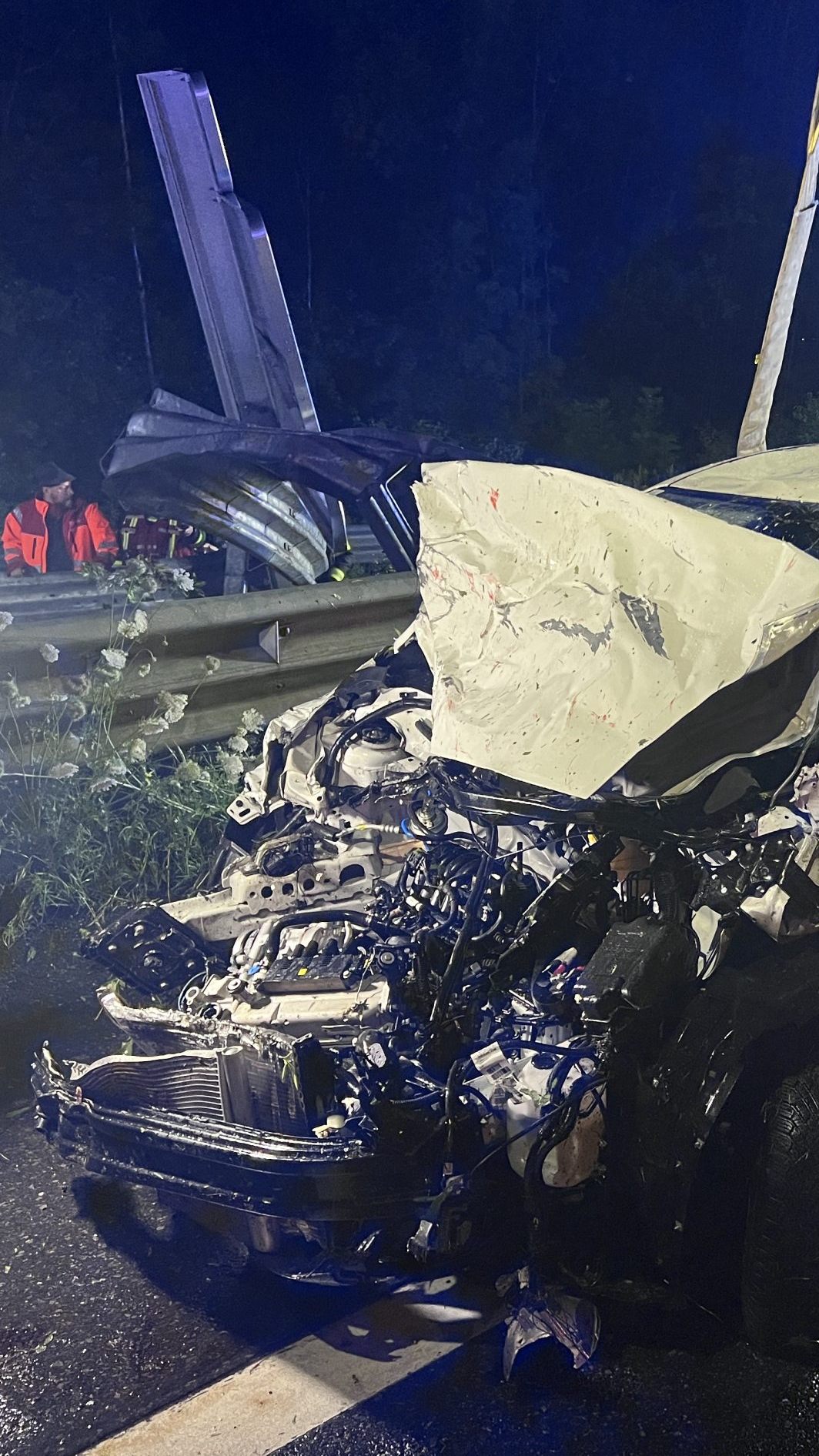 Die Pkw-Lenkerin wurde bei dem Unfall unbestimmten Grades verletzt.