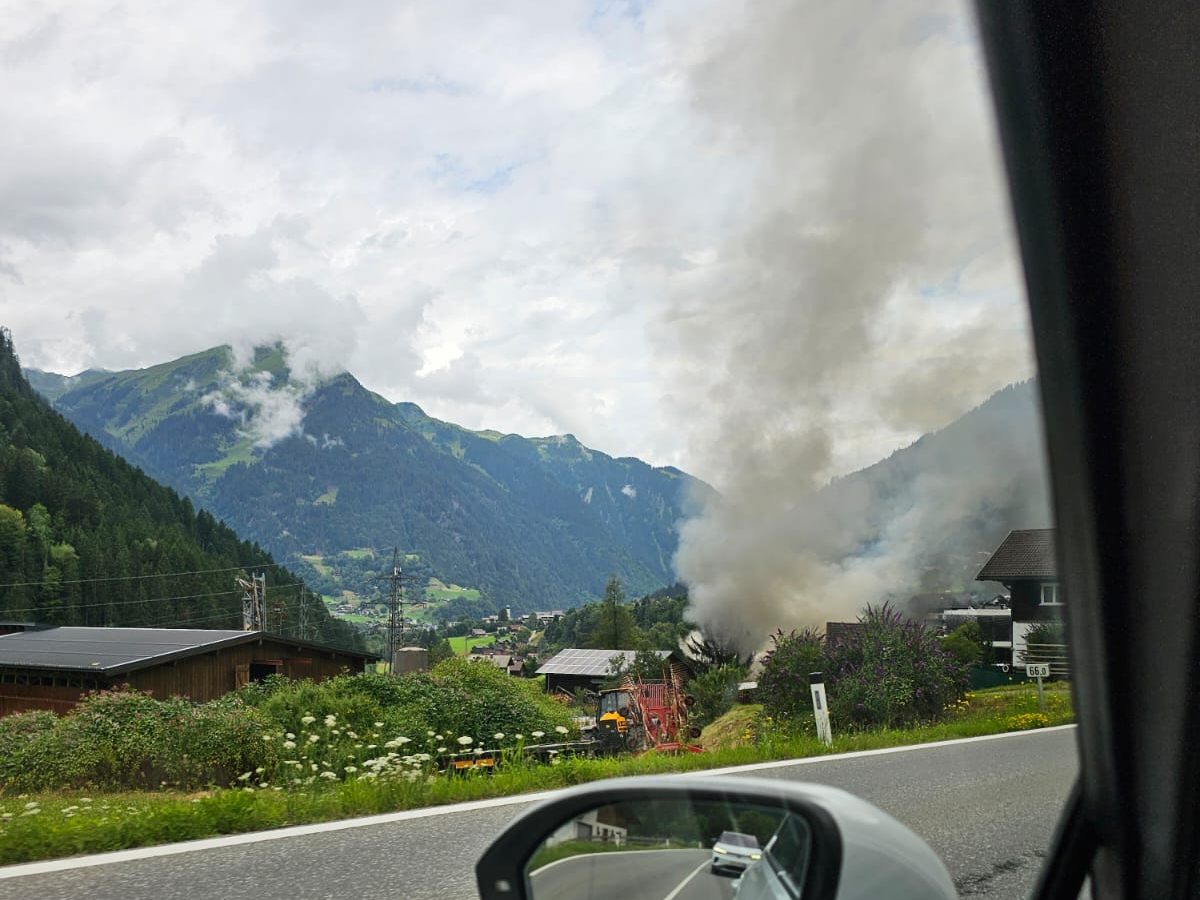 Die Rauchsäulen sind schon von weitem zu sehen.