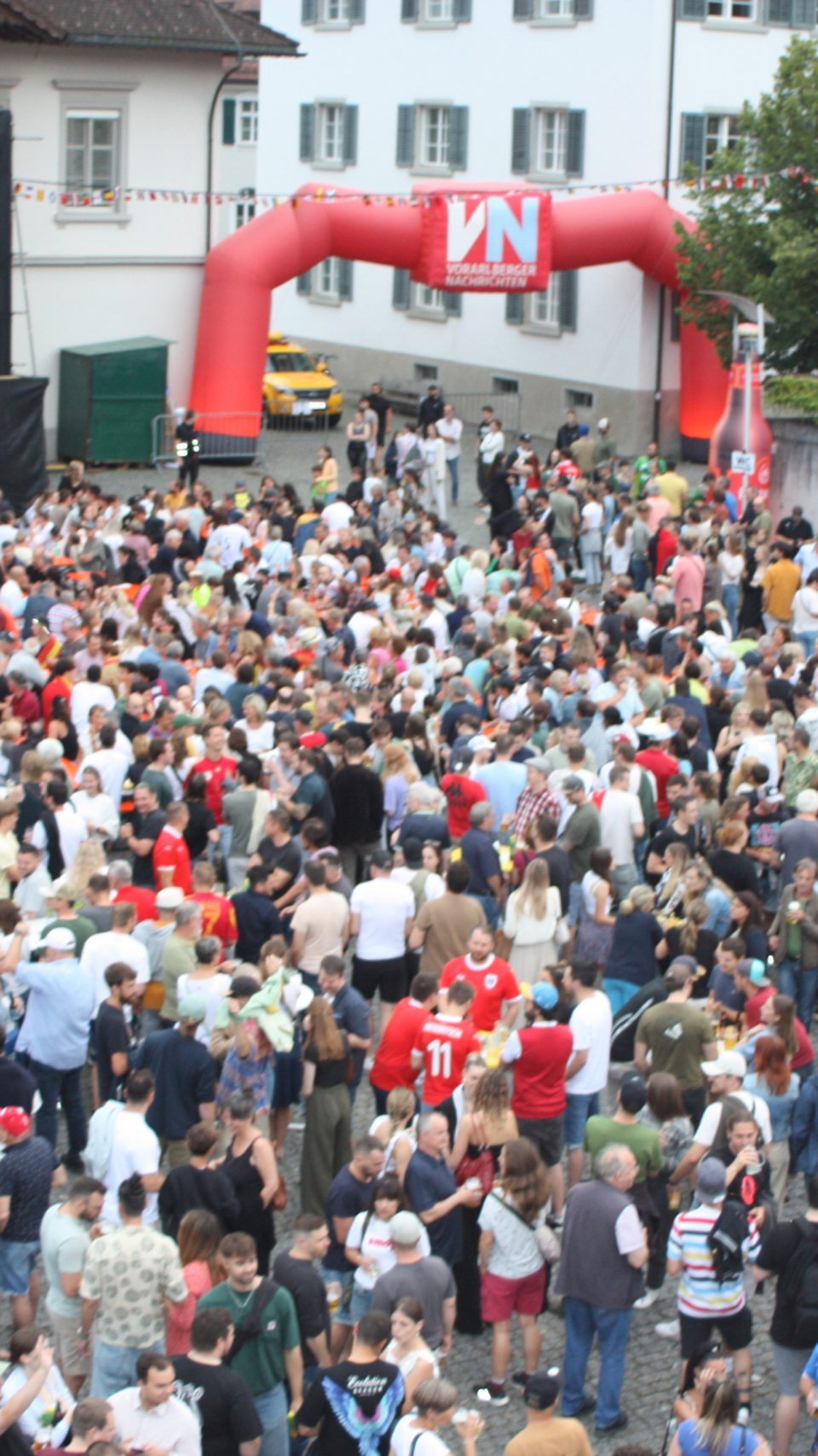 4000 Menschen pilgerten am Schlusstag vom Rankweiler Public Viewing auf den Marktplatz.
