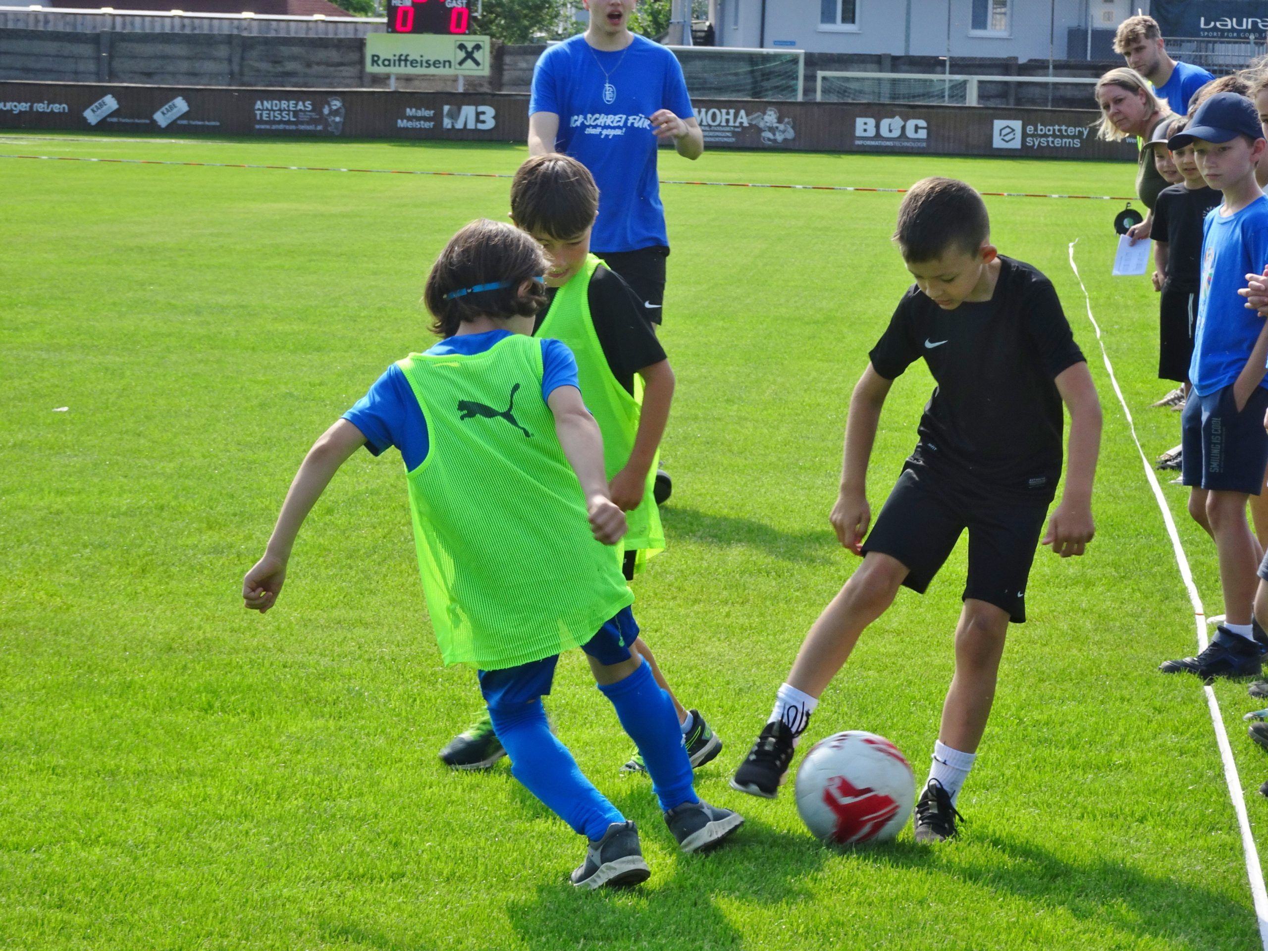 Die kleinen Fußballstars zeigten beim Luschnouar VS-Cup ihr Können. Die kleinen Fußballstars zeigten beim Luschnouar VS-Cup ihr Können.