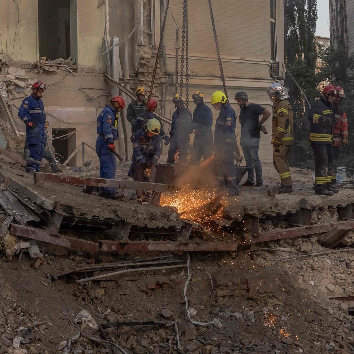 Bei einem Raketenangriff auf ein Krankenhaus in Kiew wurden mehrere Personen getötet.