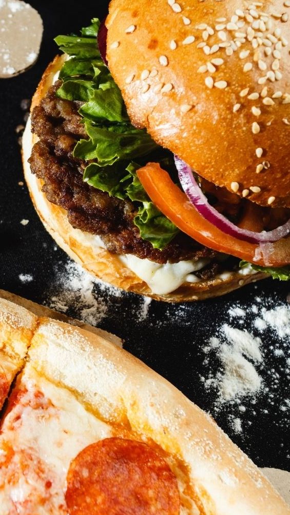 Molto Bene in Lustenau ist bei Liebhabern von Pizza und Burgern im Bezirk Dornbirn bekannt.