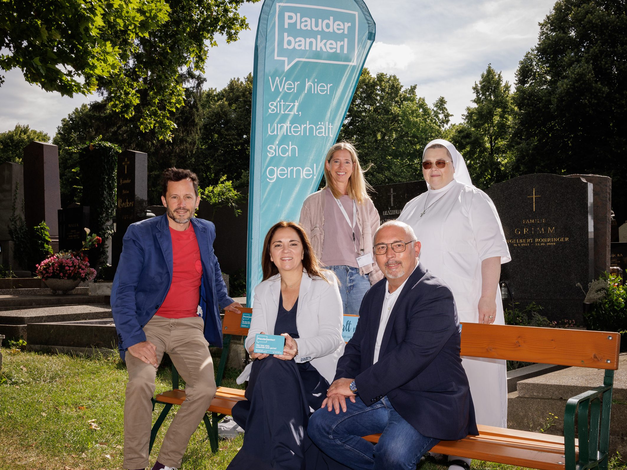 Das Plauderbankerl am Friedhof Hernals.