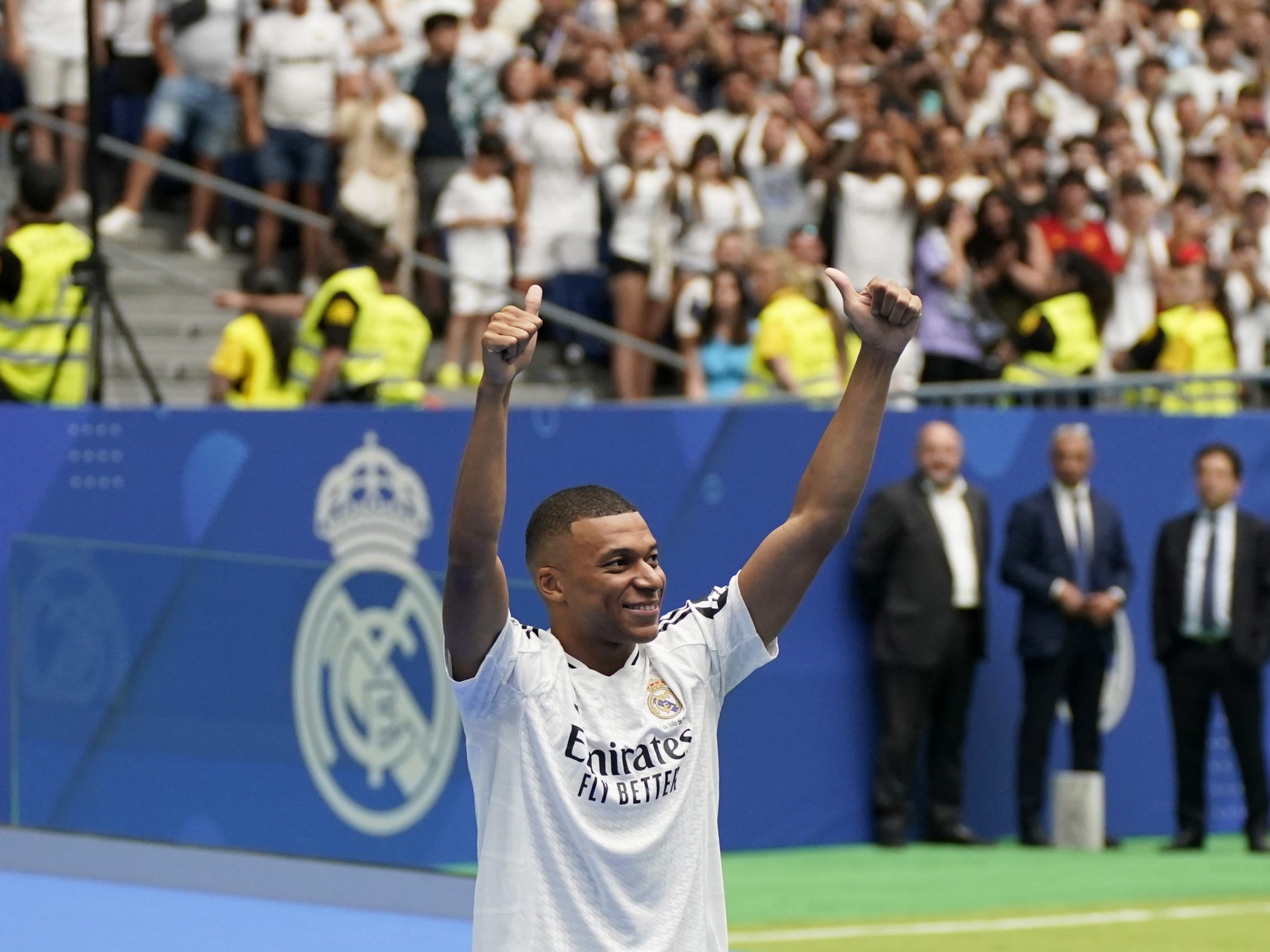 Kylian Mbappe am Ziel seiner Träume. Kylian Mbappe am Ziel seiner Träume.