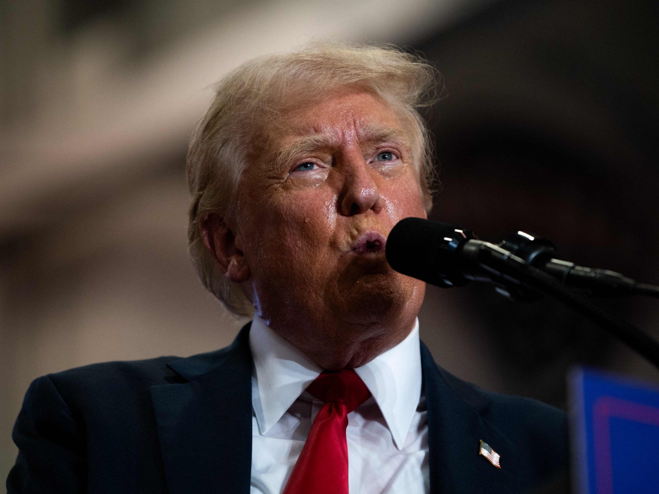 Trump steht zu seinen kontroversen Aussagen. Trump steht zu seinen kontroversen Aussagen.