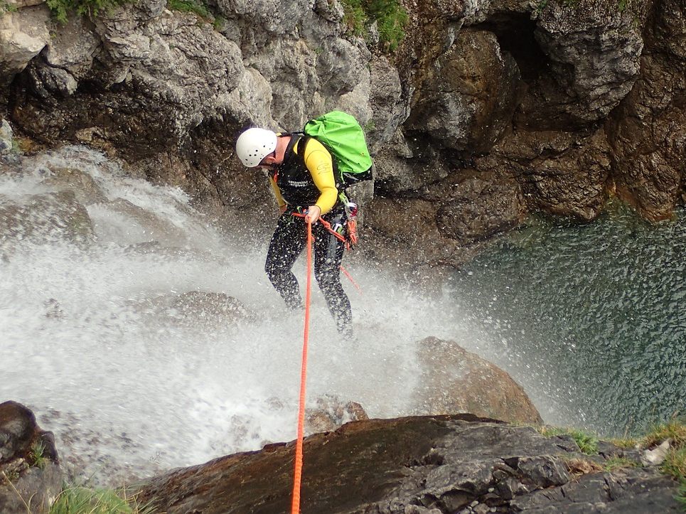 Ein Deutscher wird nach einem Canyoningunfall im Bezirk Reutte vermisst. Ein Deutscher wird nach einem Canyoningunfall im Bezirk Reutte vermisst.
